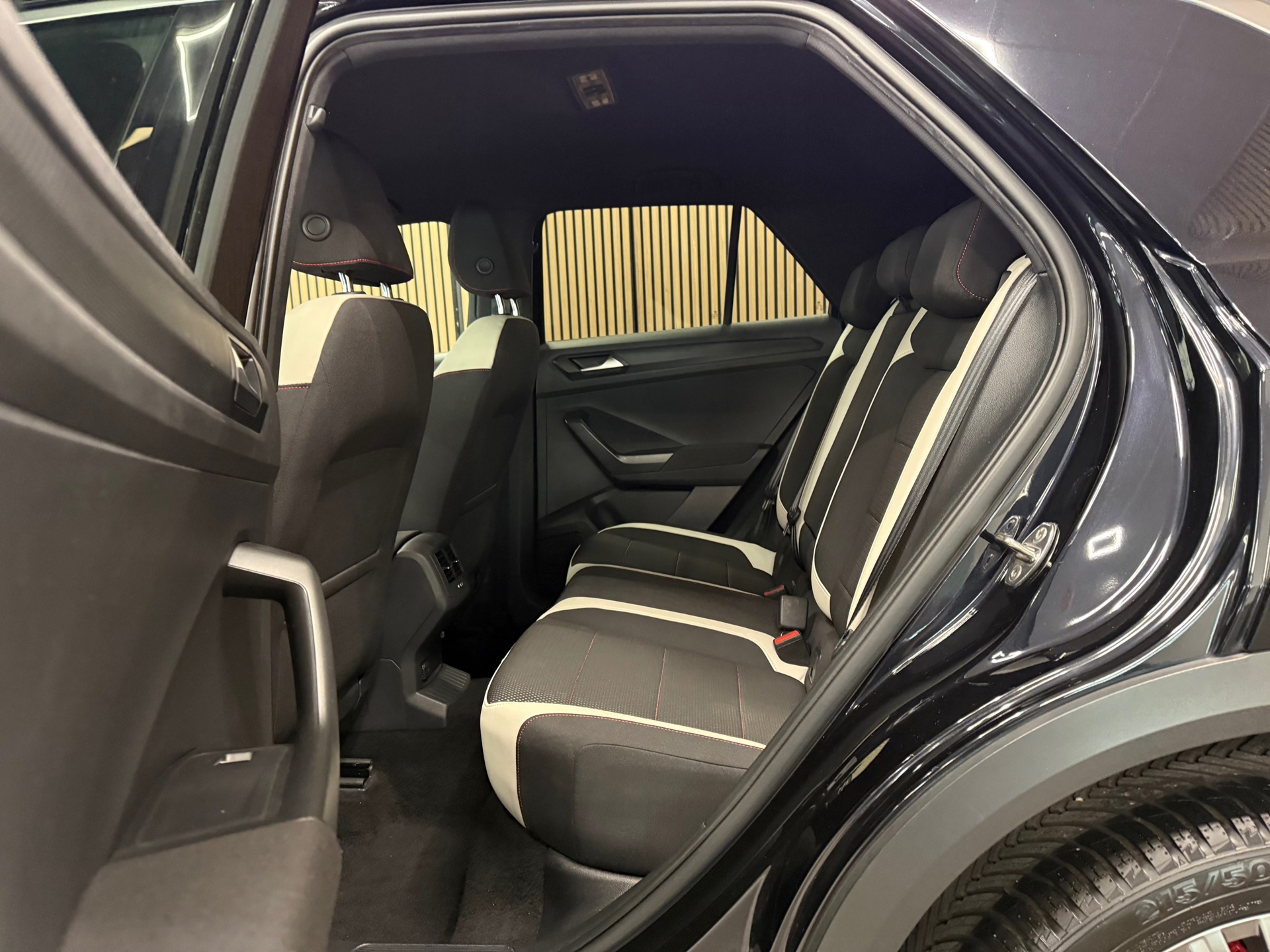 https://www.autokooy.nl//xml/images/53770904-23.JPG