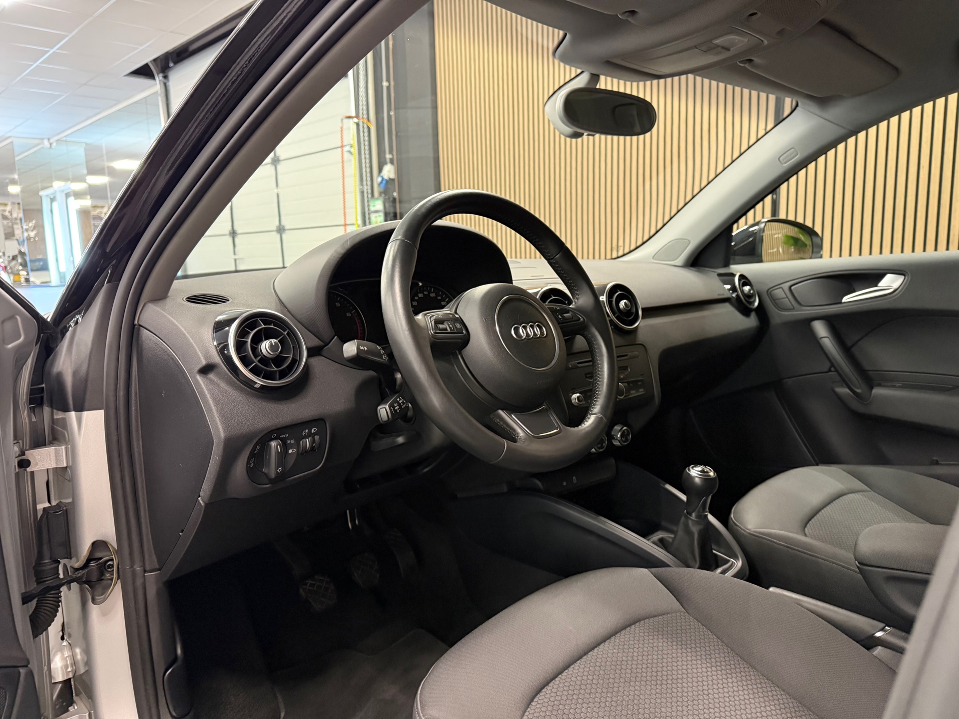 https://www.autokooy.nl//xml/images/53771132-12.JPG