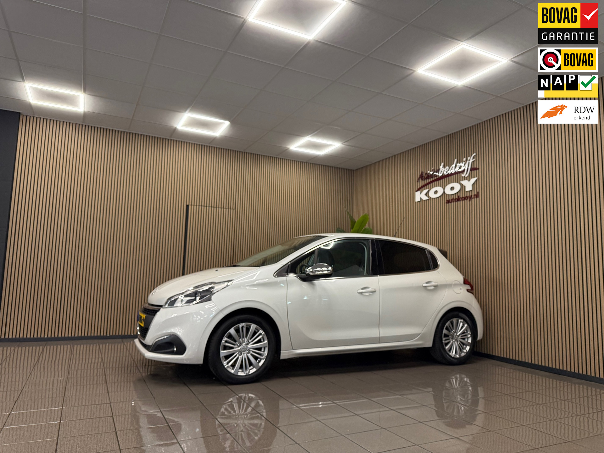 Peugeot 208 1.2 PureTech Allure * Navigatie / Camera / LED / Cruise control / NL Auto *