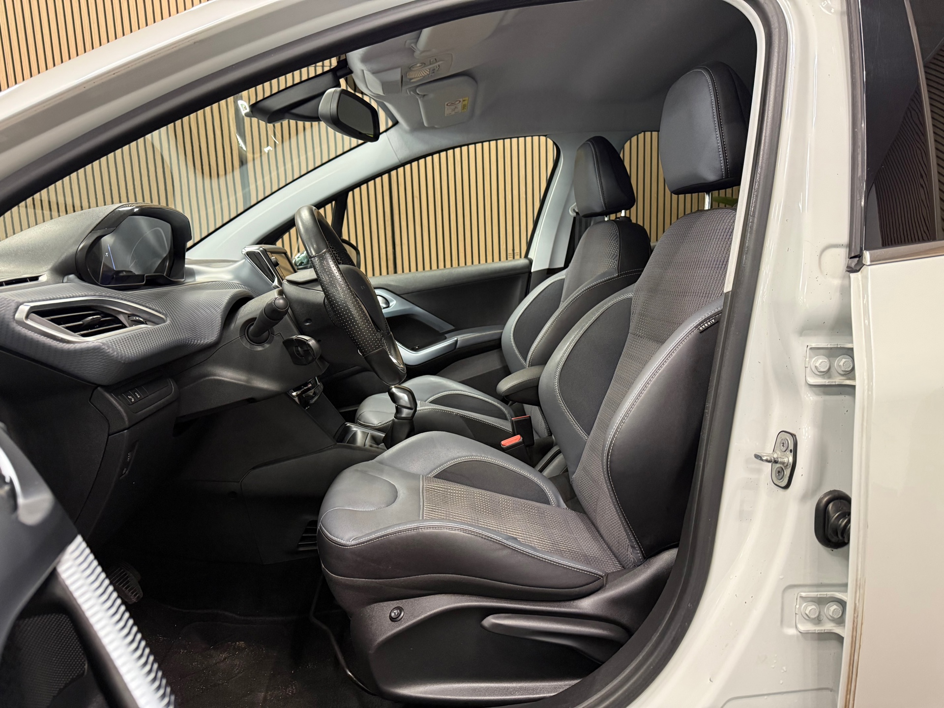 https://www.autokooy.nl//xml/images/53913517-11.JPG
