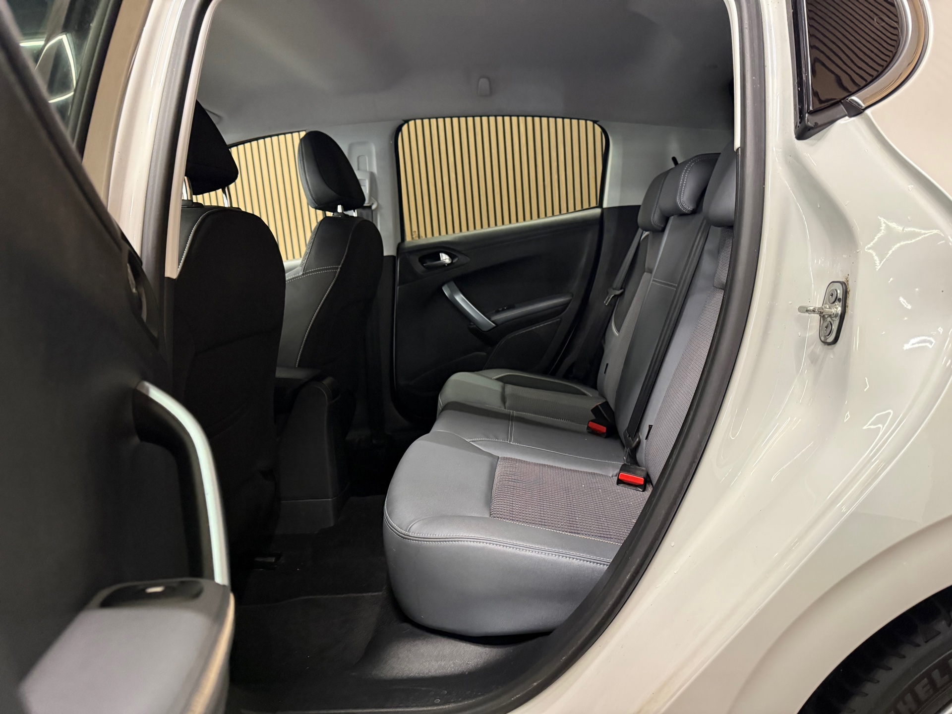 https://www.autokooy.nl//xml/images/53913517-23.JPG