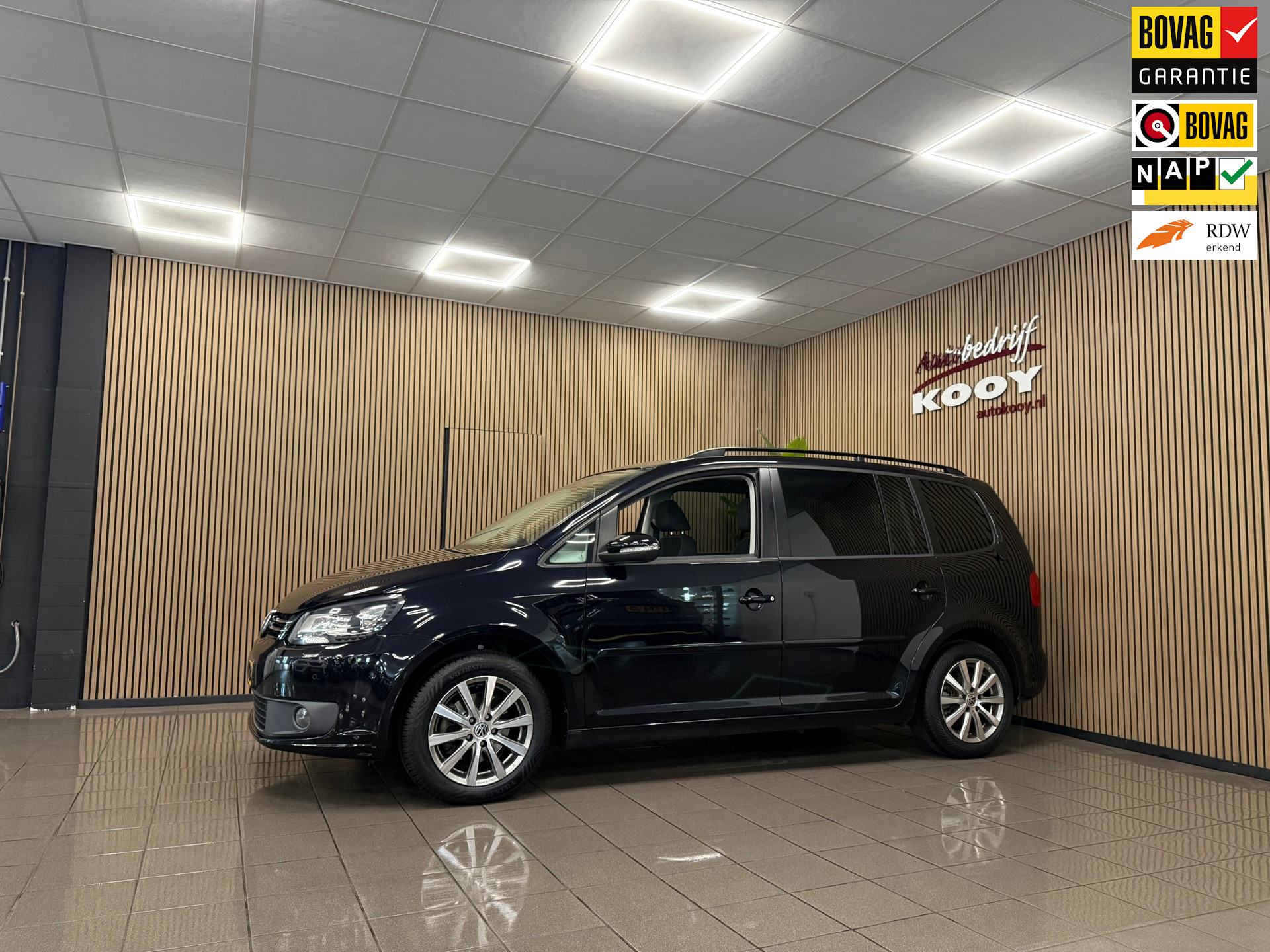 Volkswagen Touran 1.4 TSI Comfortline * Automaat / Panoramadak / Trekhaak / Xenon / NL Auto *