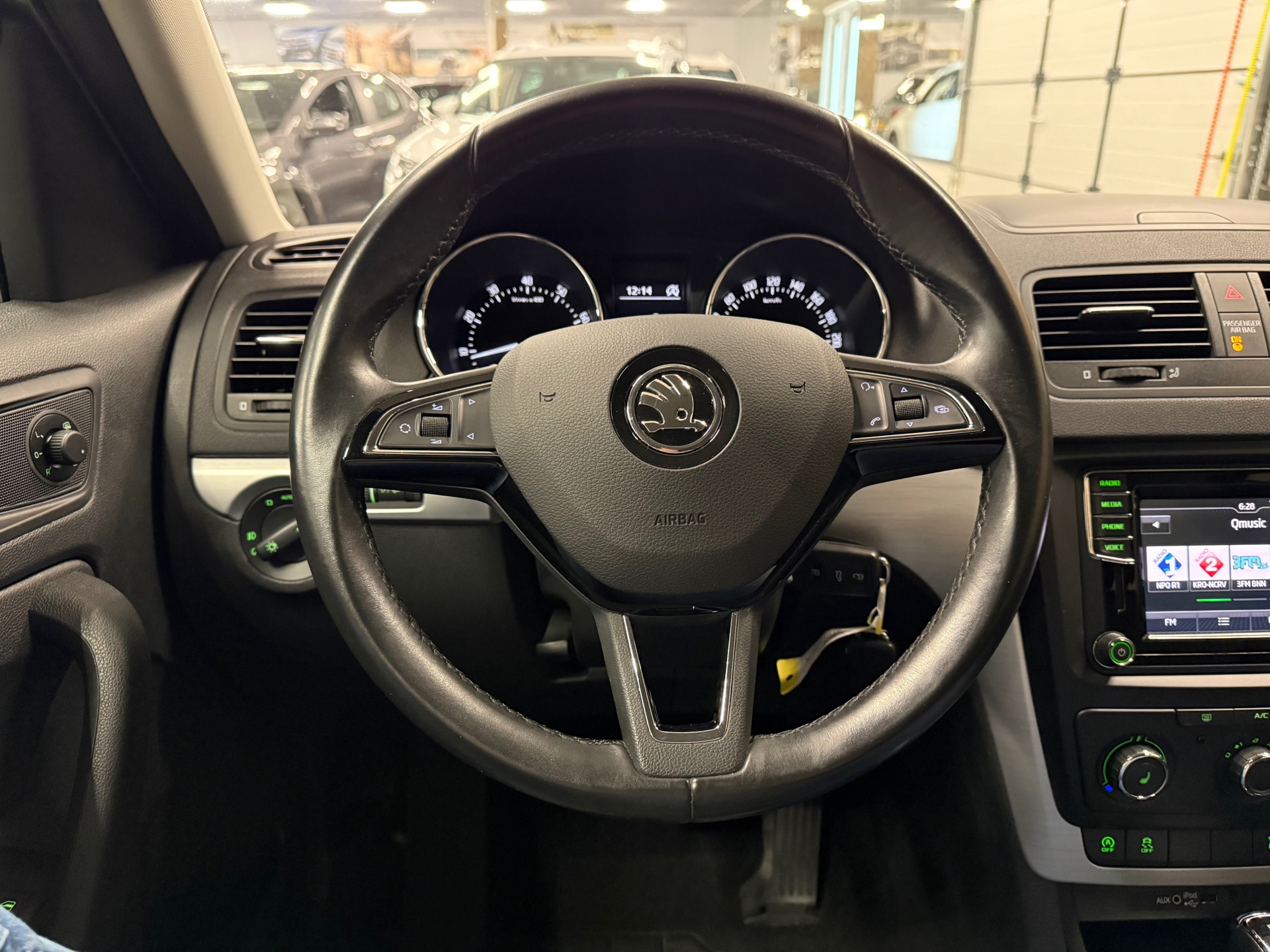 https://www.autokooy.nl//xml/images/53963103-13.JPG