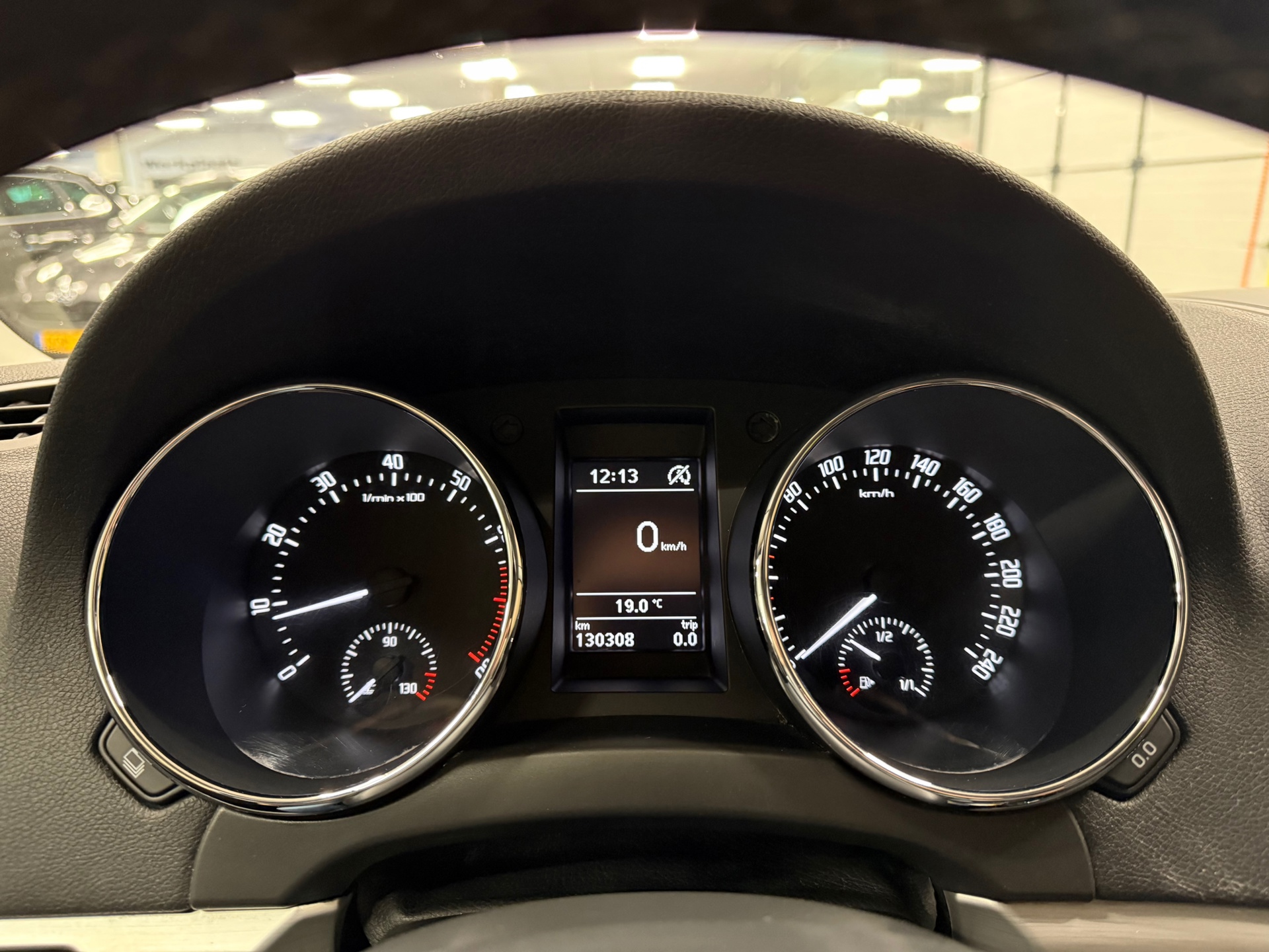 https://www.autokooy.nl//xml/images/53963103-14.JPG