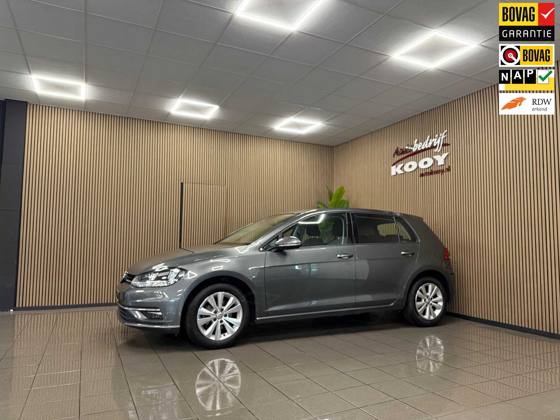 Volkswagen Golf 1.0 TSI Comfortline * Dealer onderhouden / Navigatie / Parkeersensoren / NL Auto *