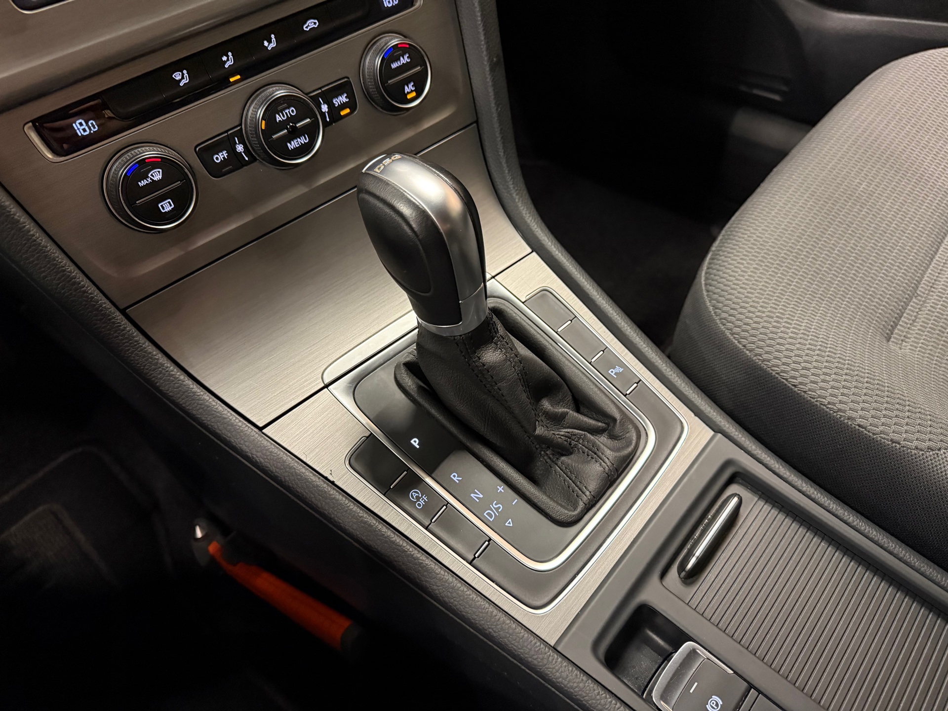 https://www.autokooy.nl//xml/images/54041128-20.JPG