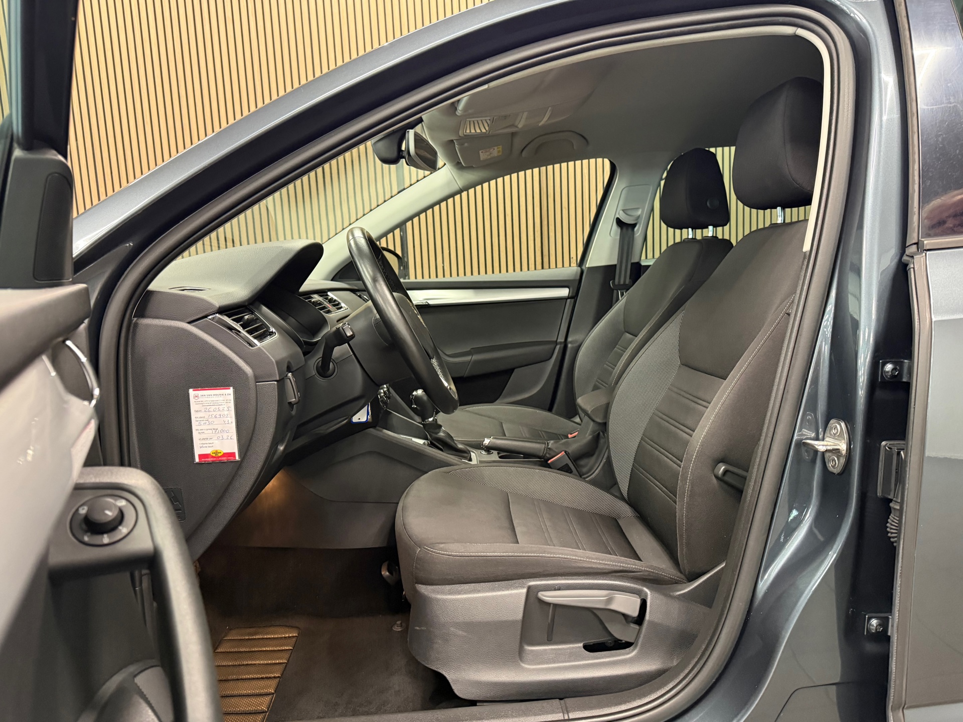 https://www.autokooy.nl//xml/images/54088917-11.JPG