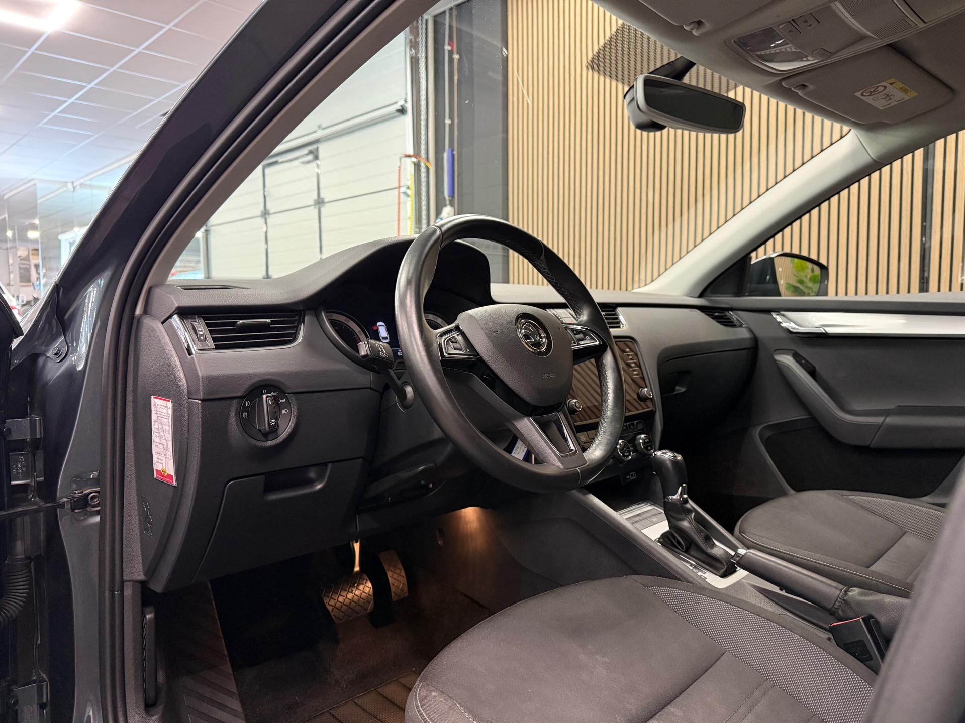 https://www.autokooy.nl//xml/images/54088917-12.JPG