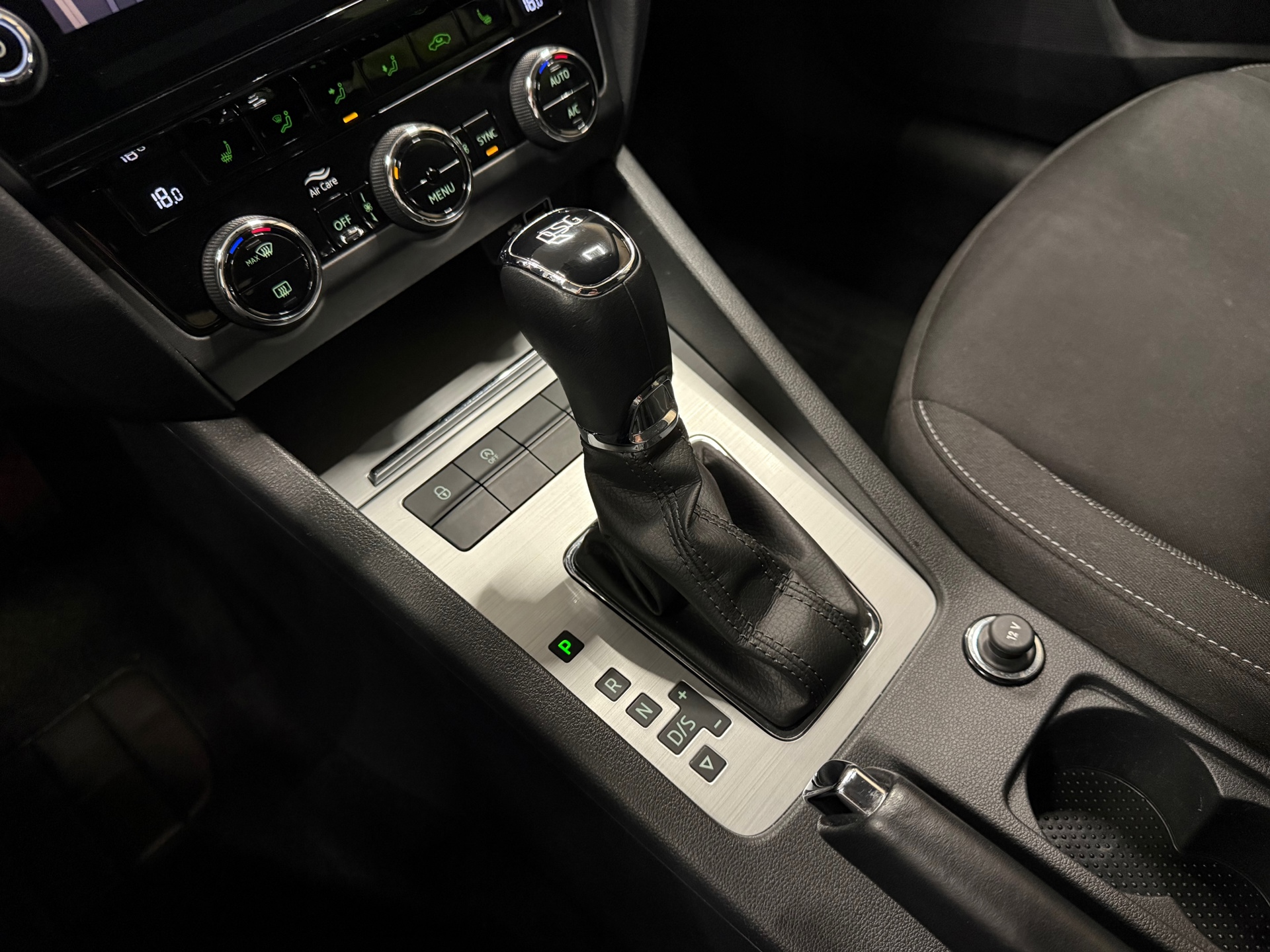 https://www.autokooy.nl//xml/images/54088917-21.JPG