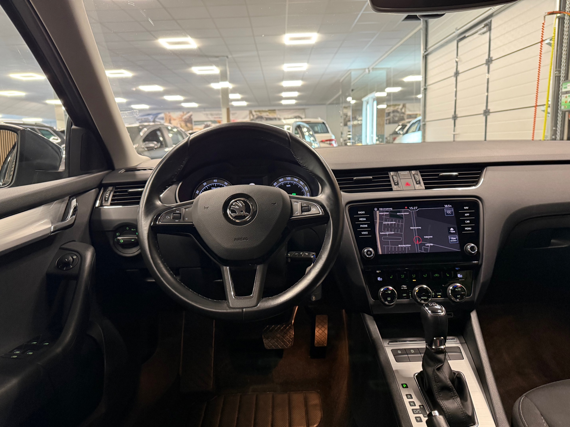 https://www.autokooy.nl//xml/images/54088917-22.JPG