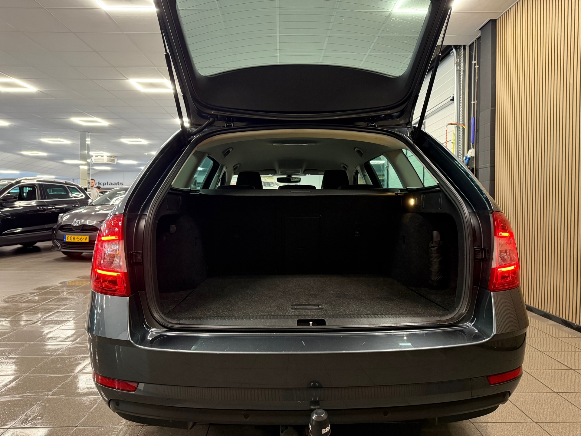 https://www.autokooy.nl//xml/images/54088917-5.JPG