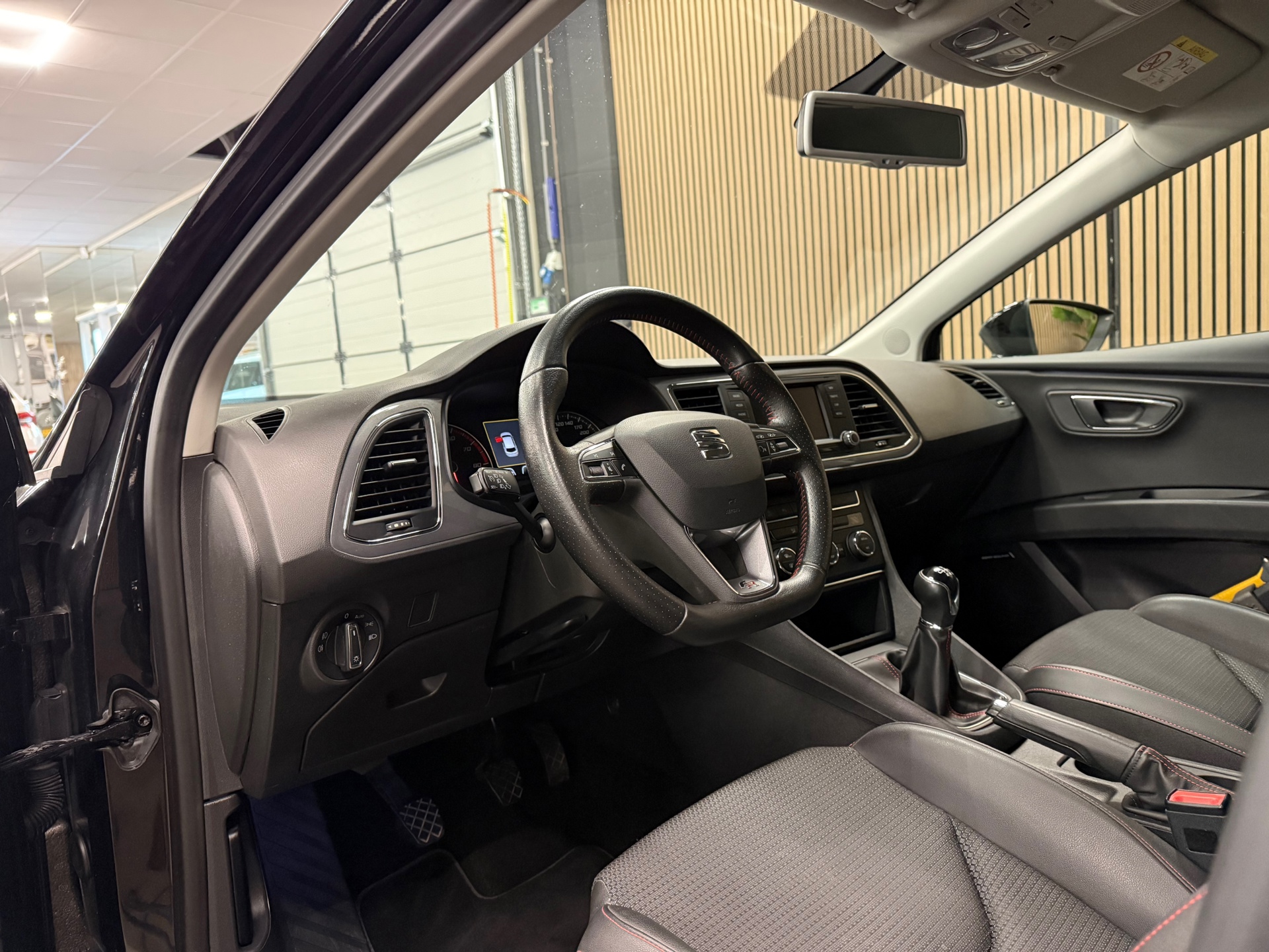 https://www.autokooy.nl//xml/images/54175131-13.JPG