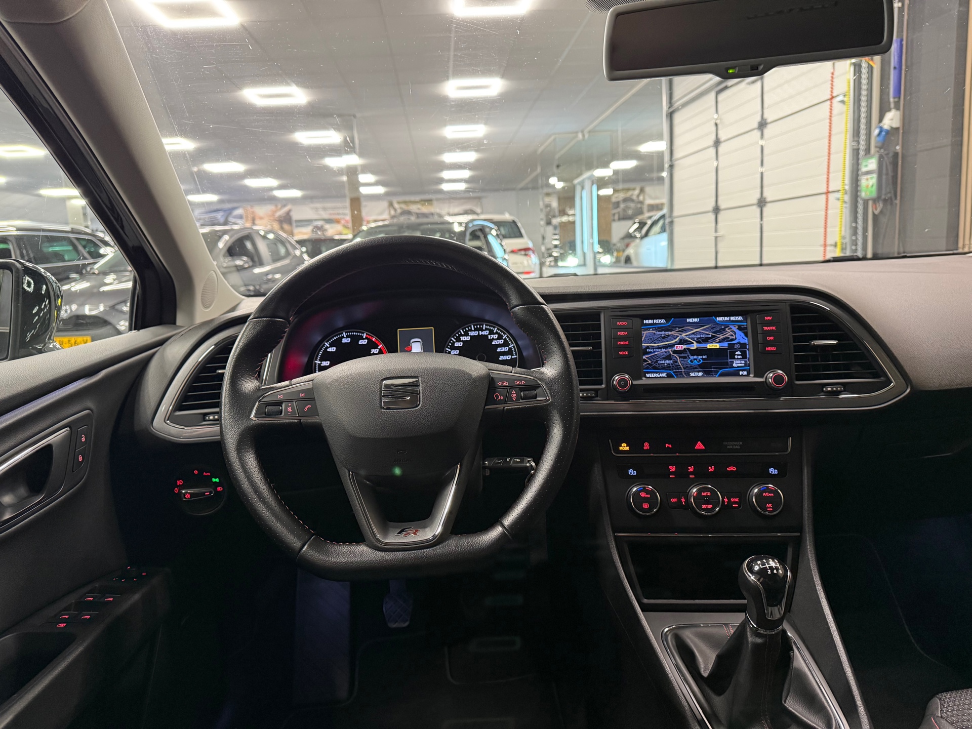 https://www.autokooy.nl//xml/images/54175131-22.JPG