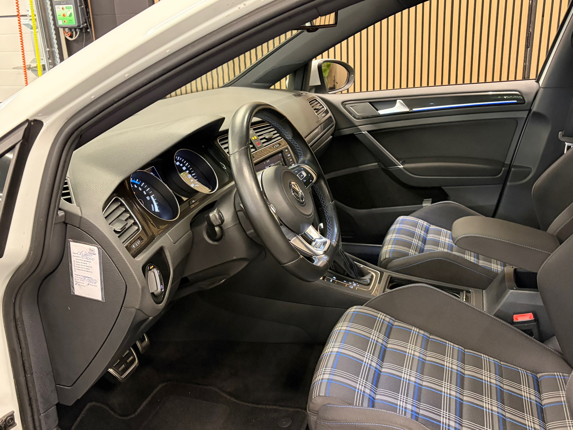 https://www.autokooy.nl//xml/images/54230006-11.JPG