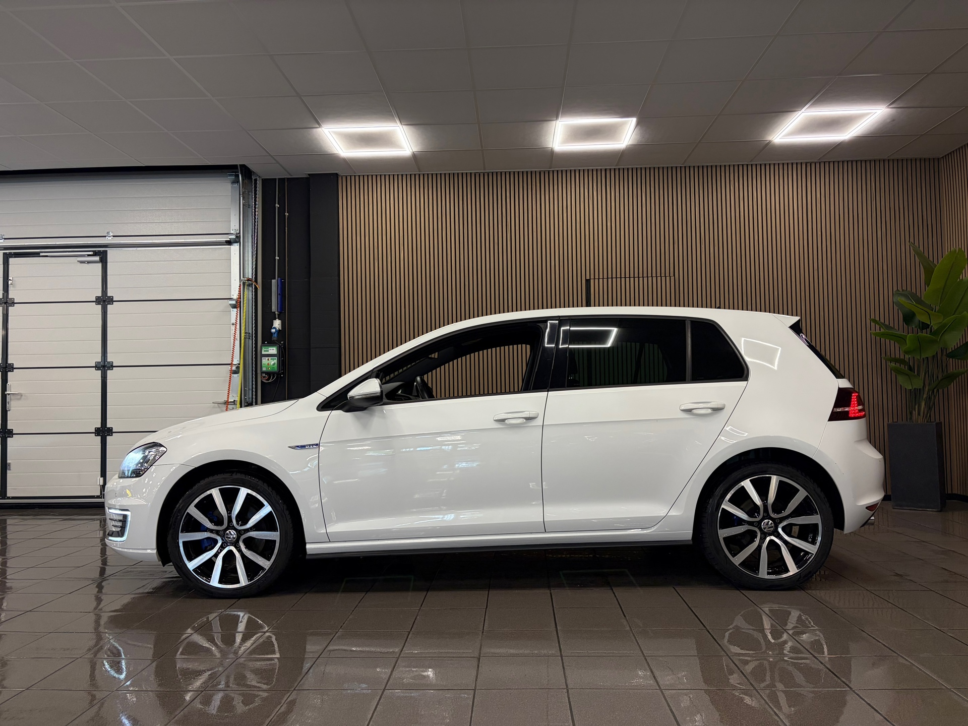 https://www.autokooy.nl//xml/images/54230006-2.JPG