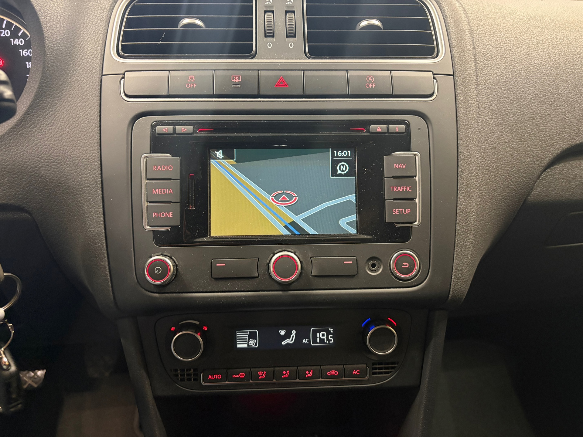 https://www.autokooy.nl//xml/images/54230033-13.JPG