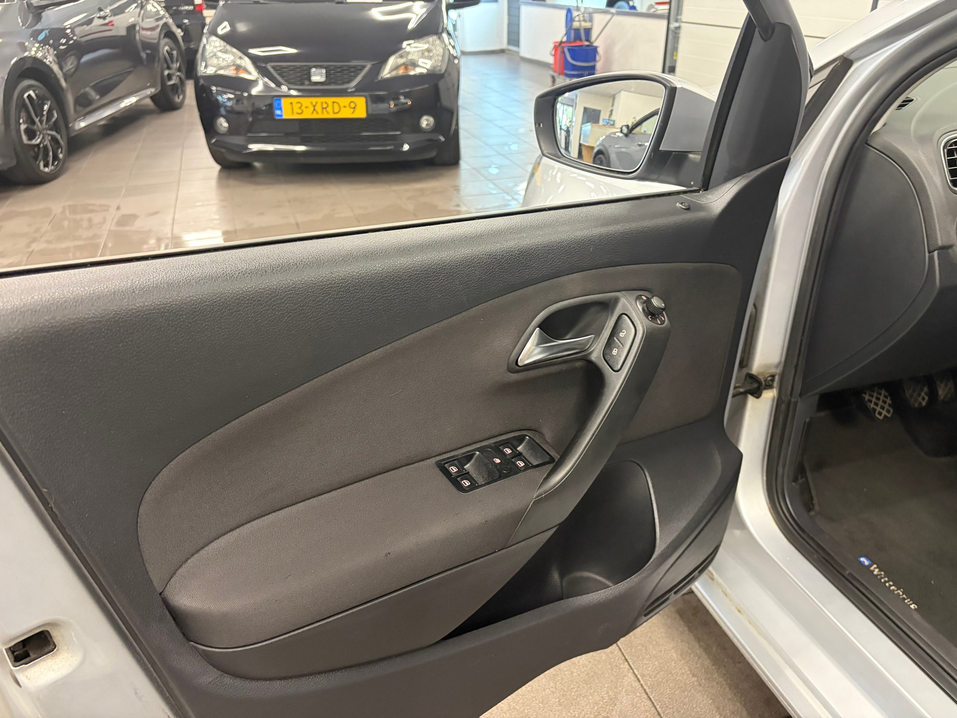 https://www.autokooy.nl//xml/images/54230033-9.JPG