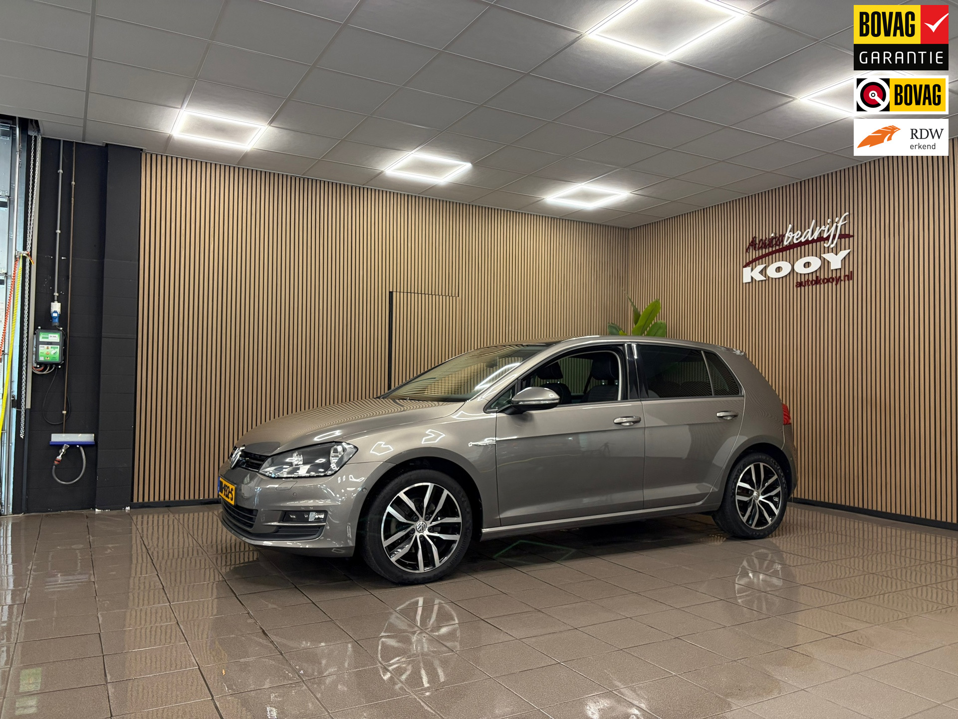 Volkswagen Golf 1.4 TSI Highline Cup edition * Automaat / Panorama dak / Trekhaak / 17 inch LM / Volledig onderhouden *