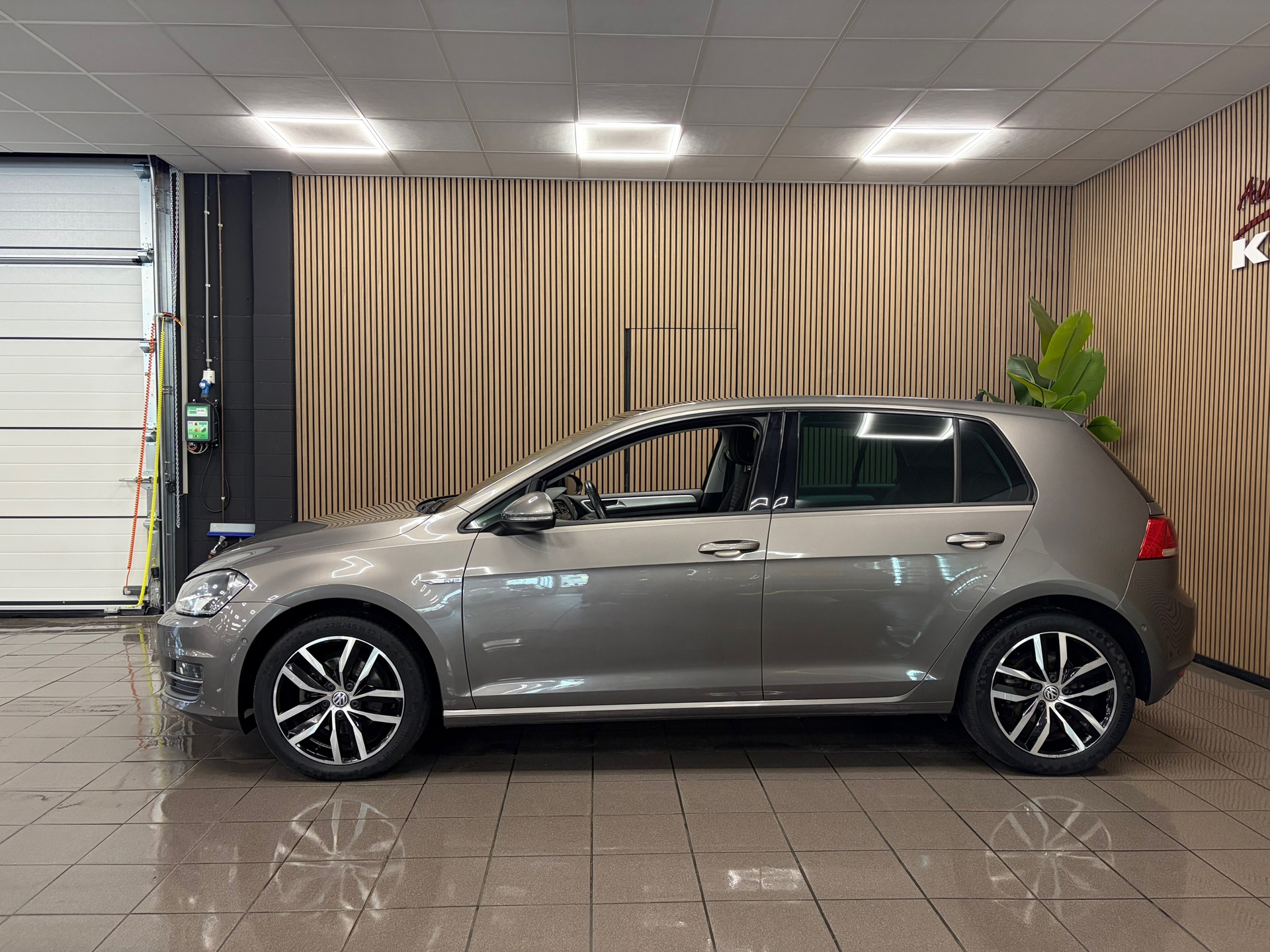 https://www.autokooy.nl//xml/images/54263155-2.JPG