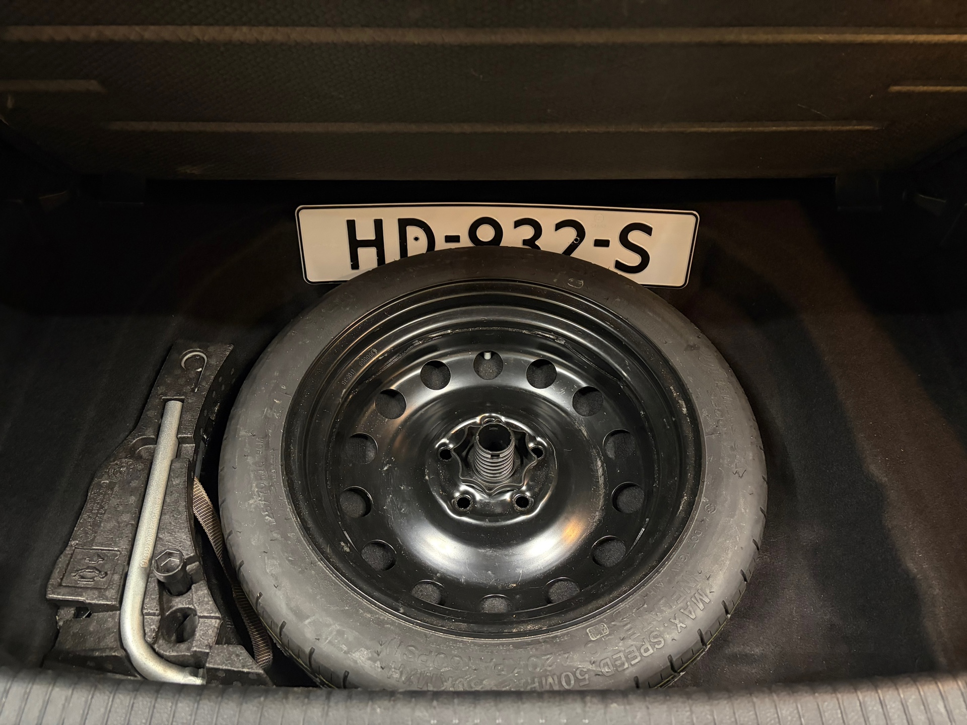 https://www.autokooy.nl//xml/images/54263155-21.JPG