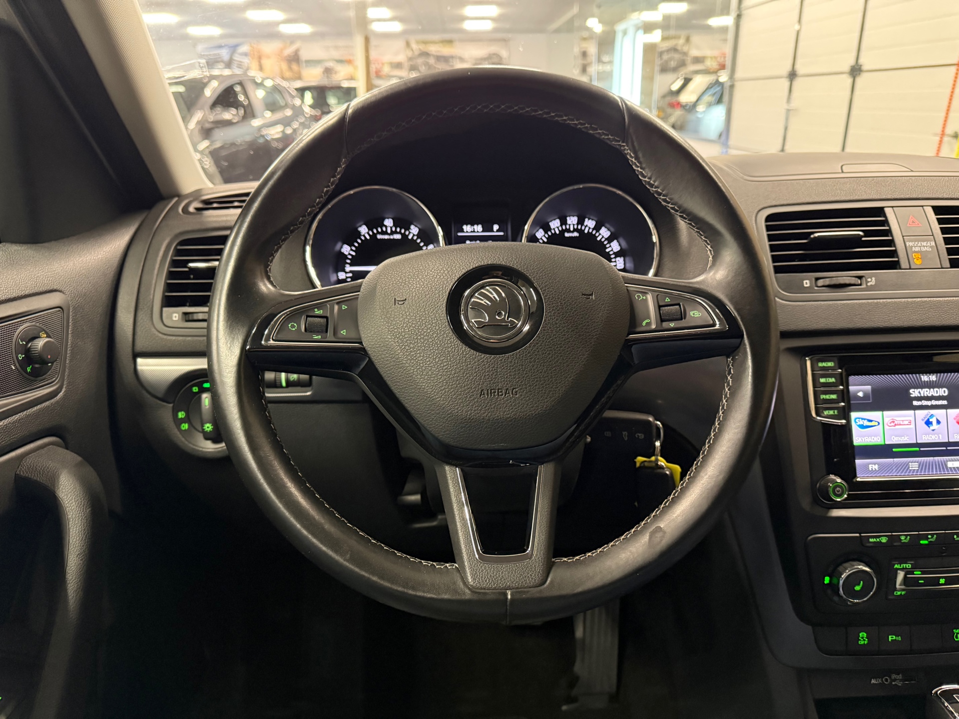 https://www.autokooy.nl//xml/images/54336358-13.JPG