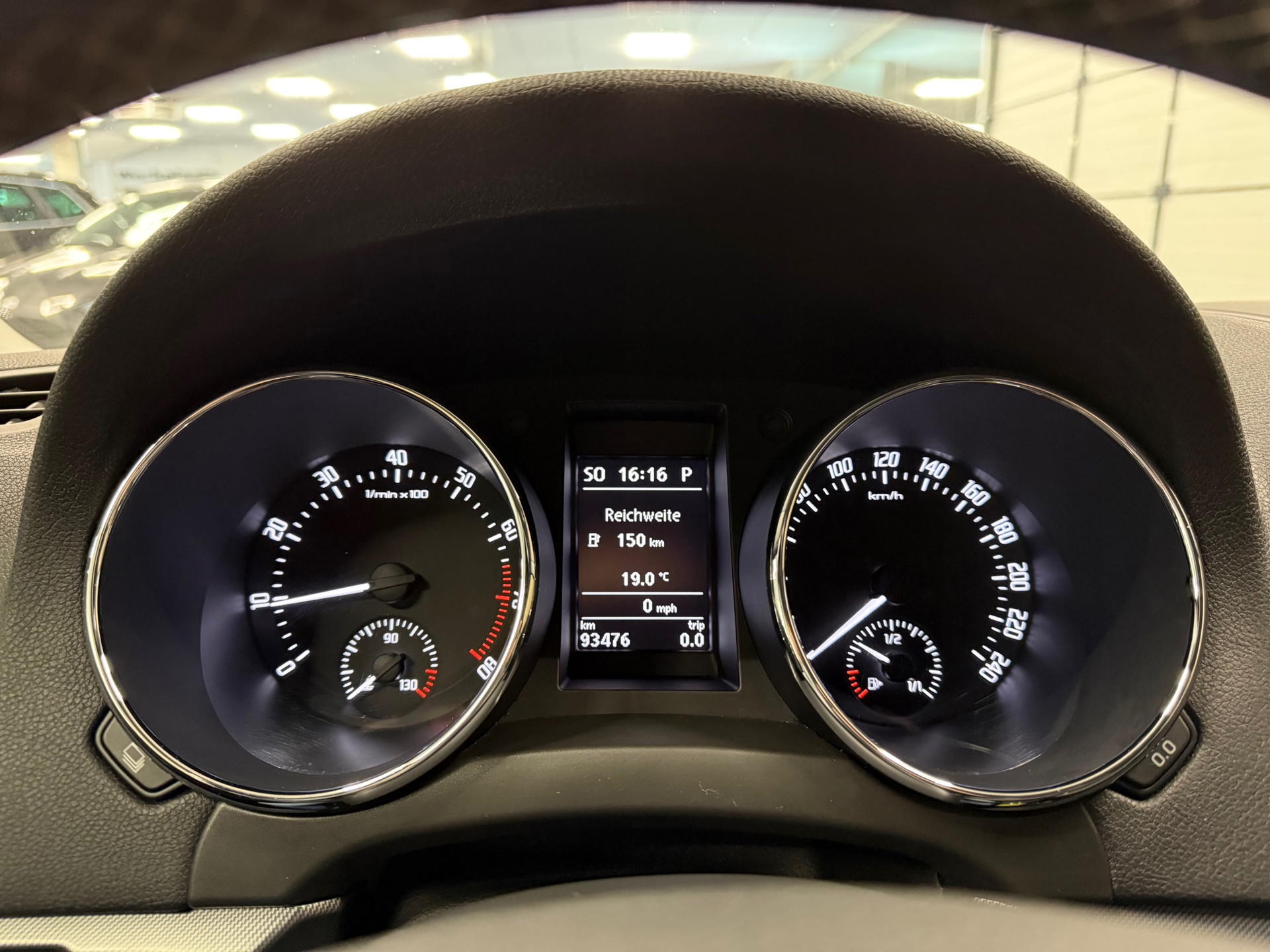 https://www.autokooy.nl//xml/images/54336358-14.JPG