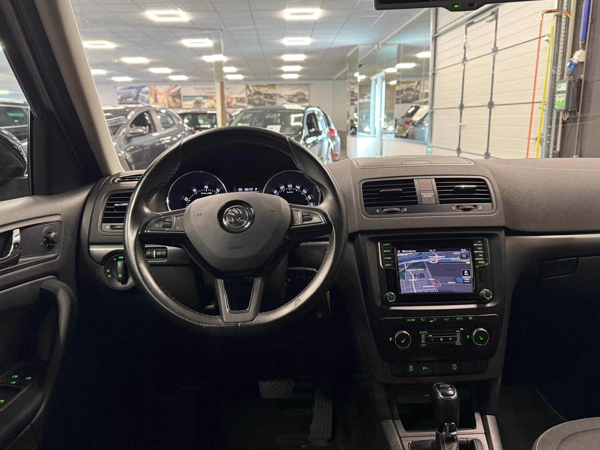 https://www.autokooy.nl//xml/images/54336358-22.JPG