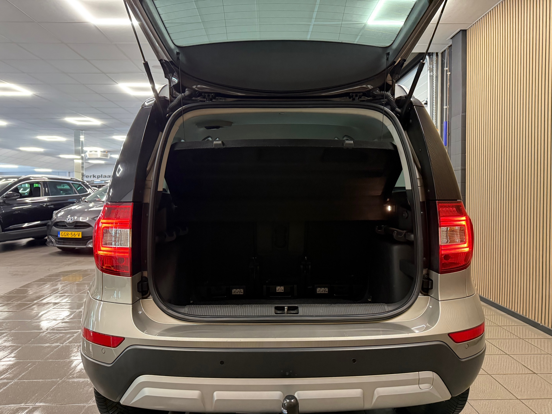 https://www.autokooy.nl//xml/images/54336358-5.JPG
