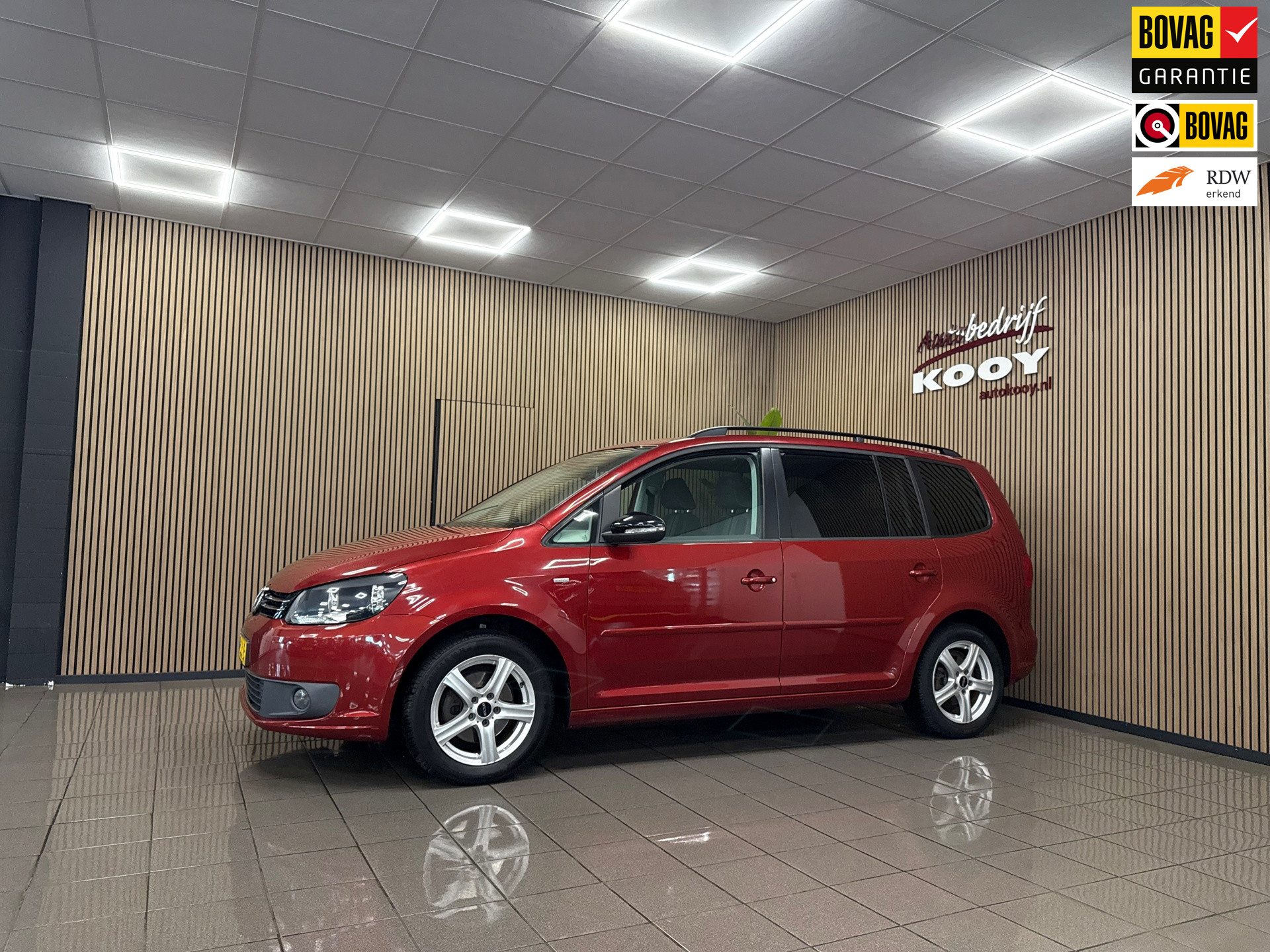 Volkswagen Touran 1.2 TSI Highline BlueMotion * 7 Persoons / Panoramadak / Trekhaak / Navigatie *