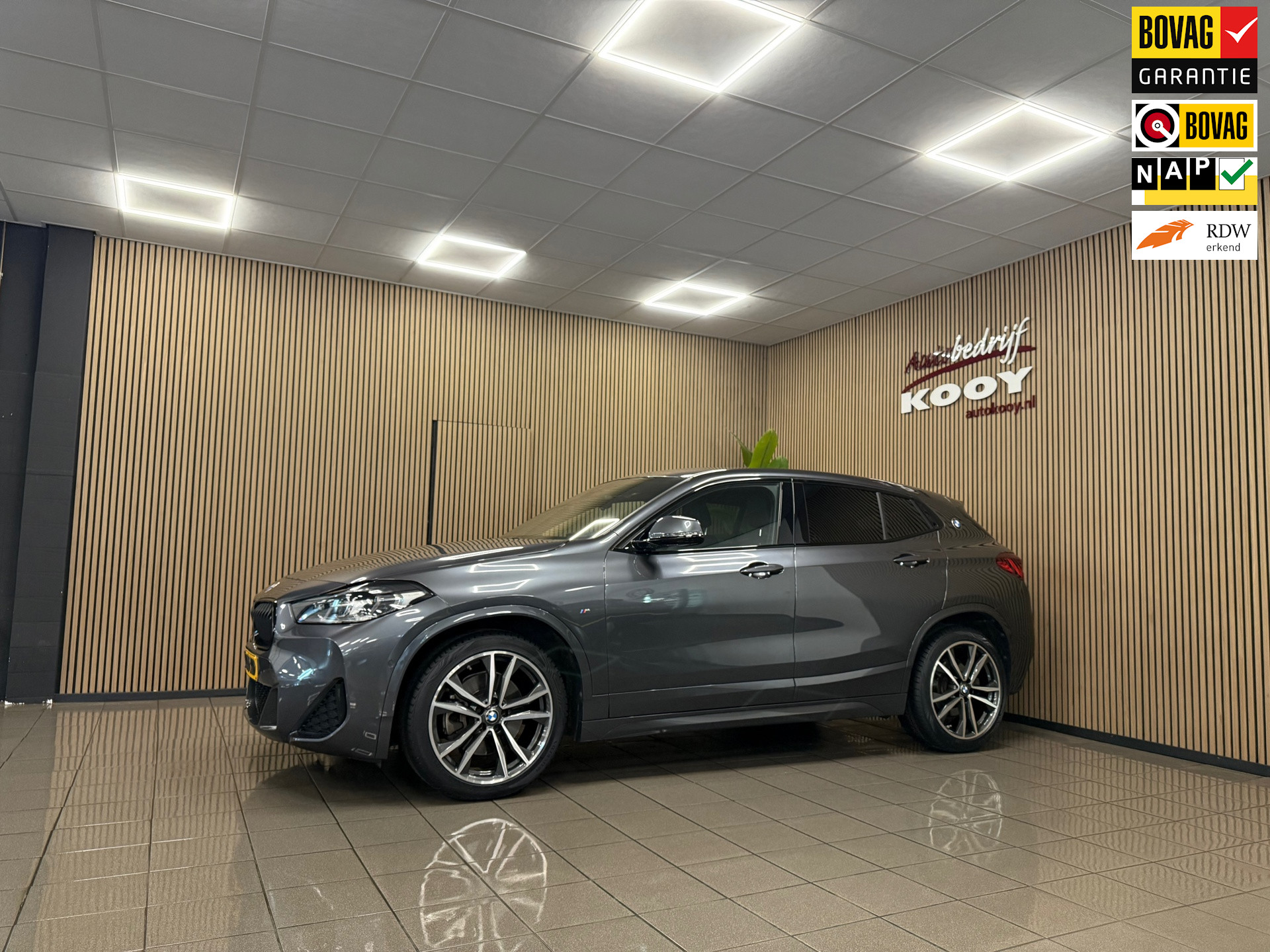BMW X2 SDrive20i High Executive * Automaat / Leder / HUD / 19" LM Velgen / Camera / NL Auto *