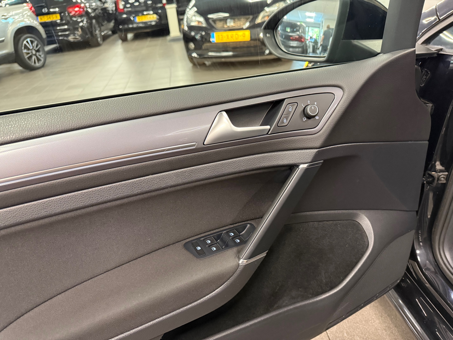 https://www.autokooy.nl//xml/images/54425277-10.JPG