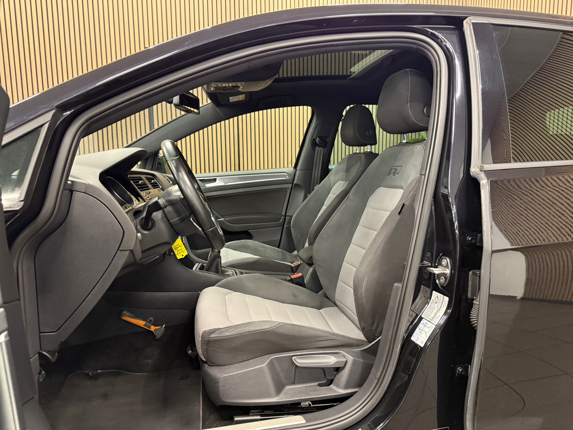 https://www.autokooy.nl//xml/images/54425277-11.JPG