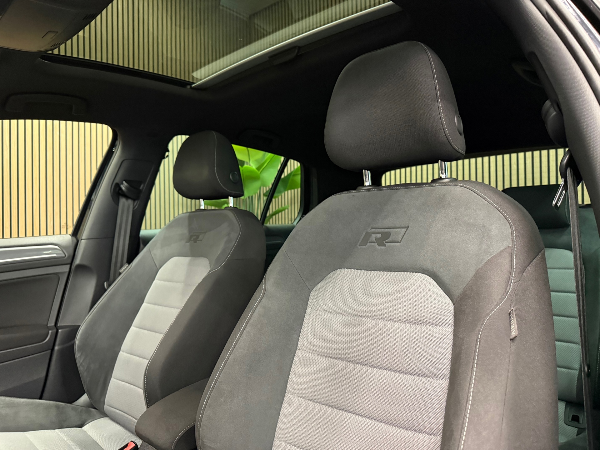 https://www.autokooy.nl//xml/images/54425277-12.JPG