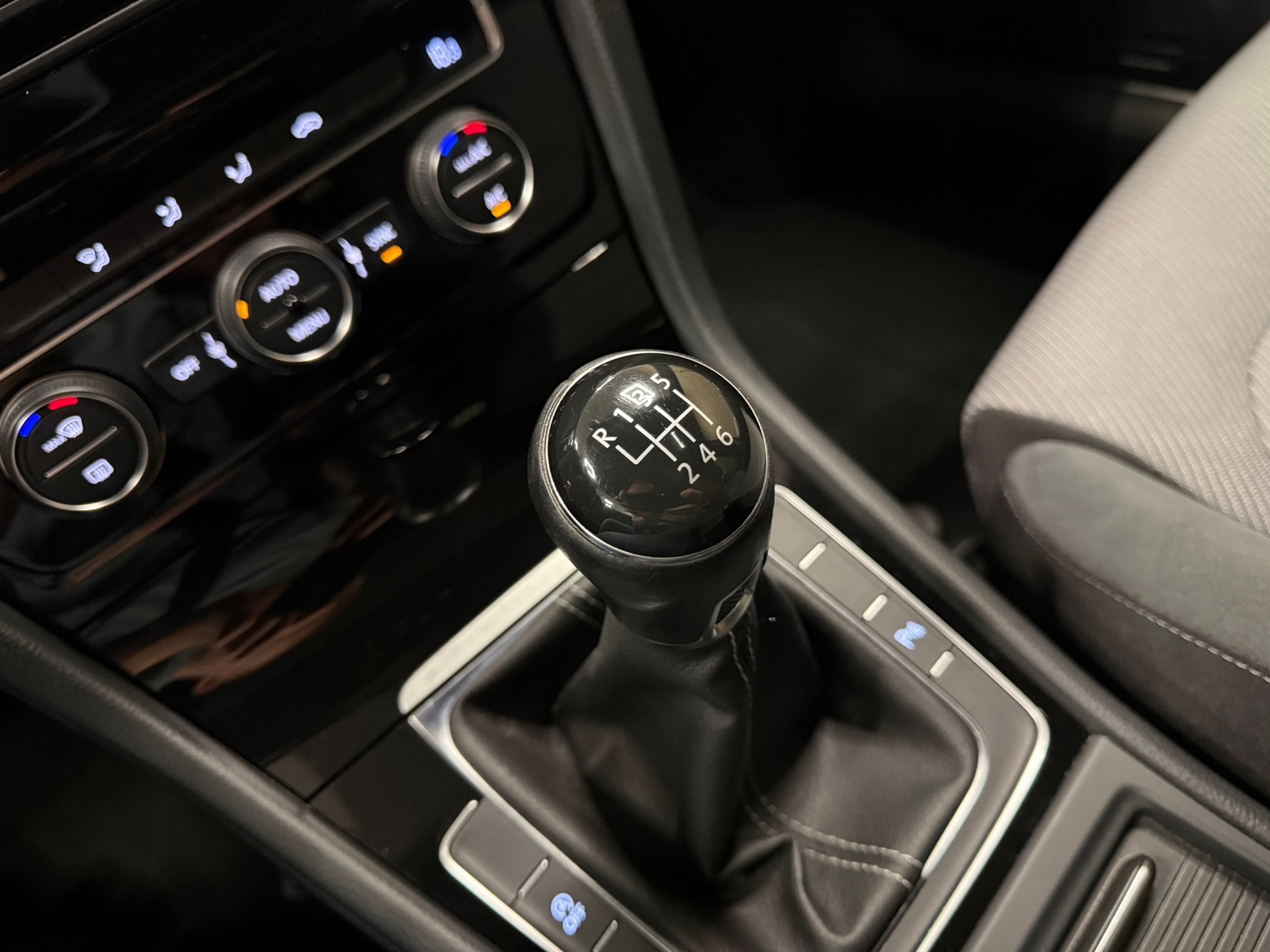 https://www.autokooy.nl//xml/images/54425277-19.JPG