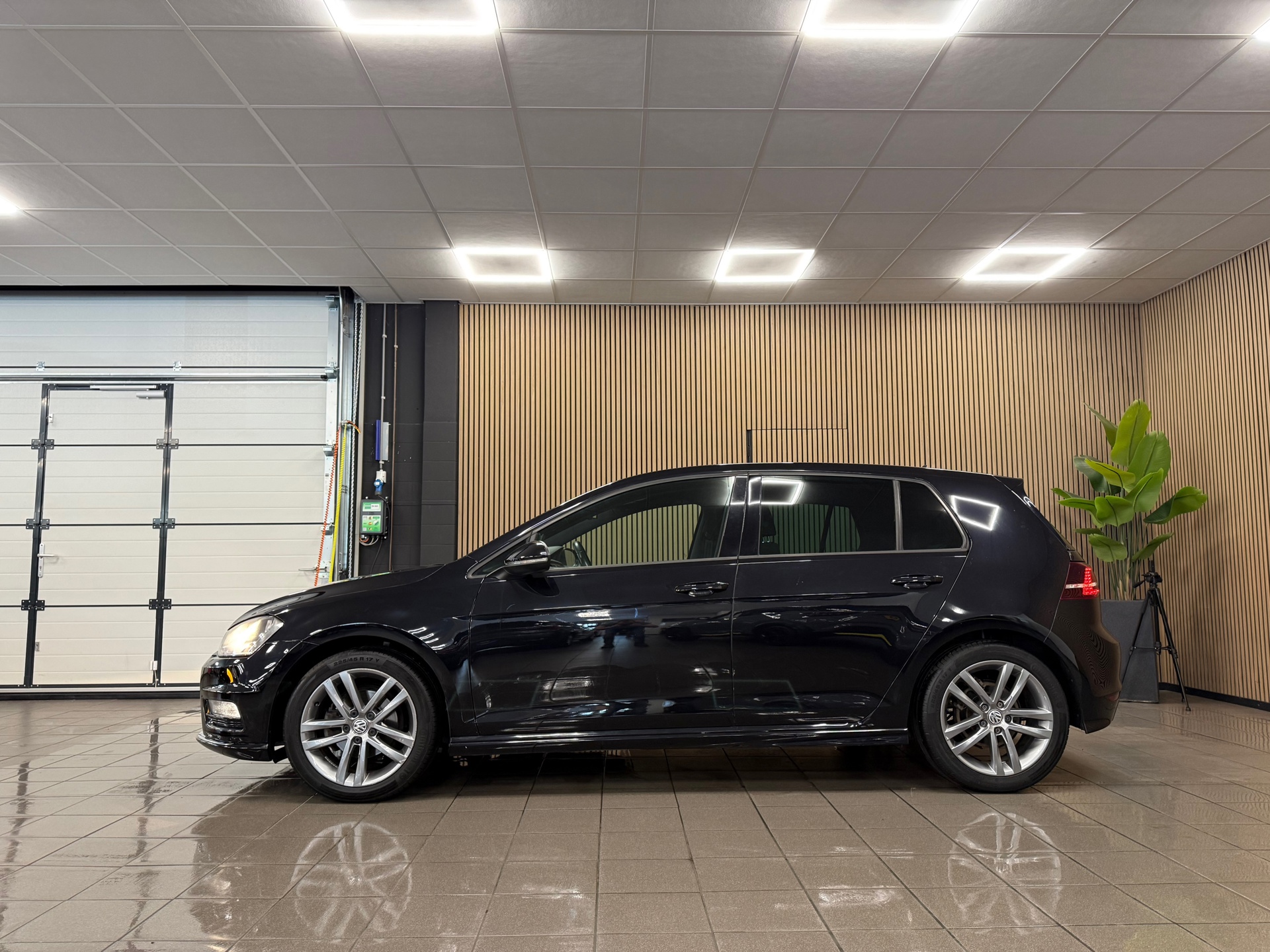 https://www.autokooy.nl//xml/images/54425277-2.JPG