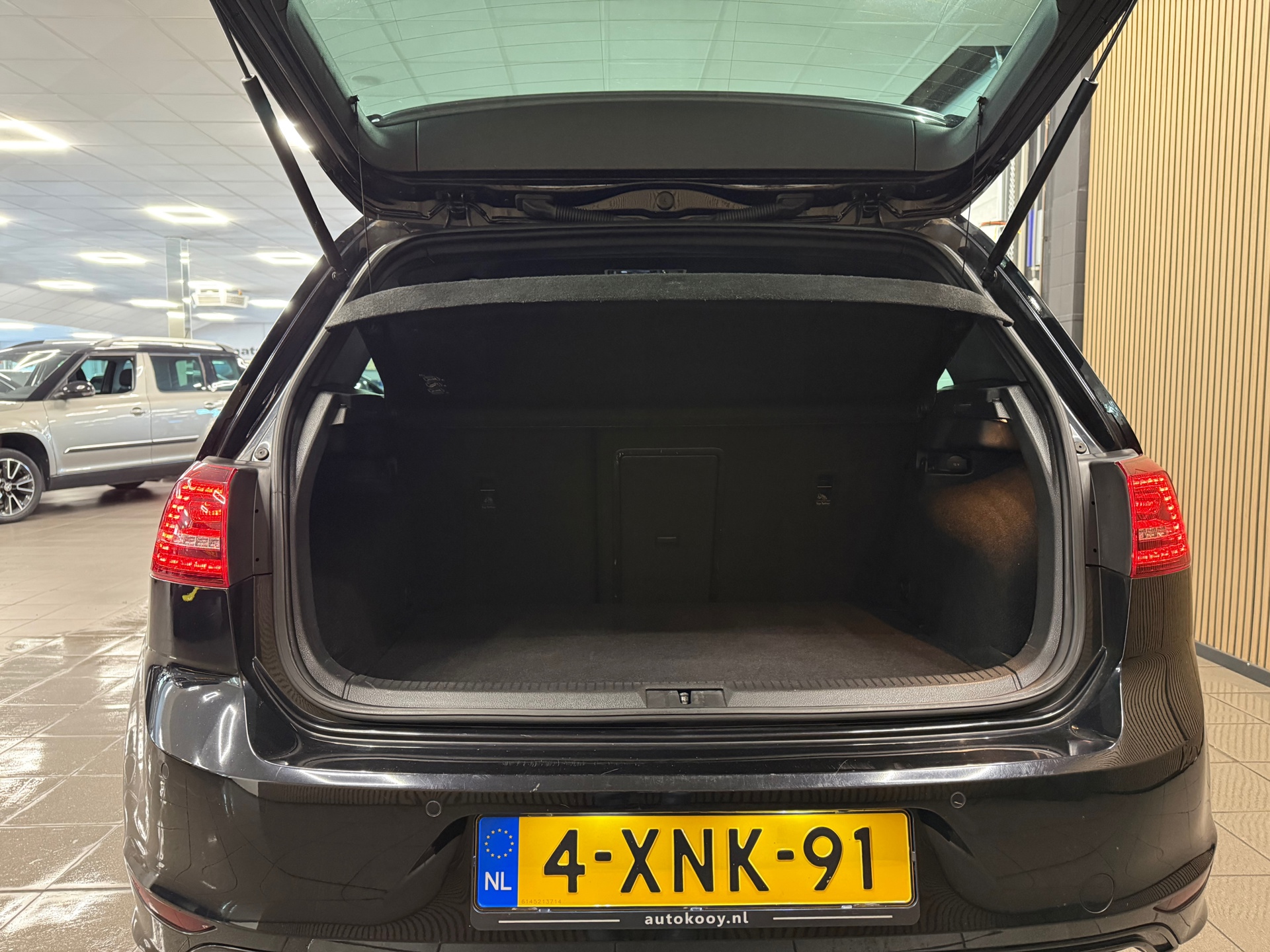 https://www.autokooy.nl//xml/images/54425277-5.JPG