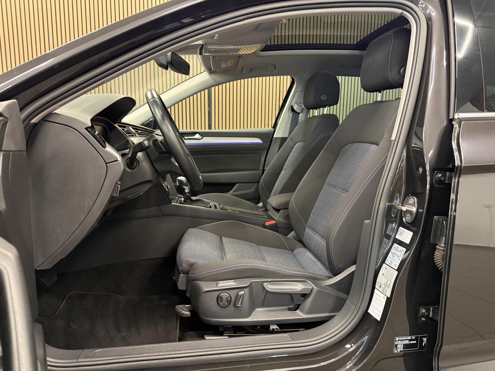 https://www.autokooy.nl//xml/images/54425358-12.JPG