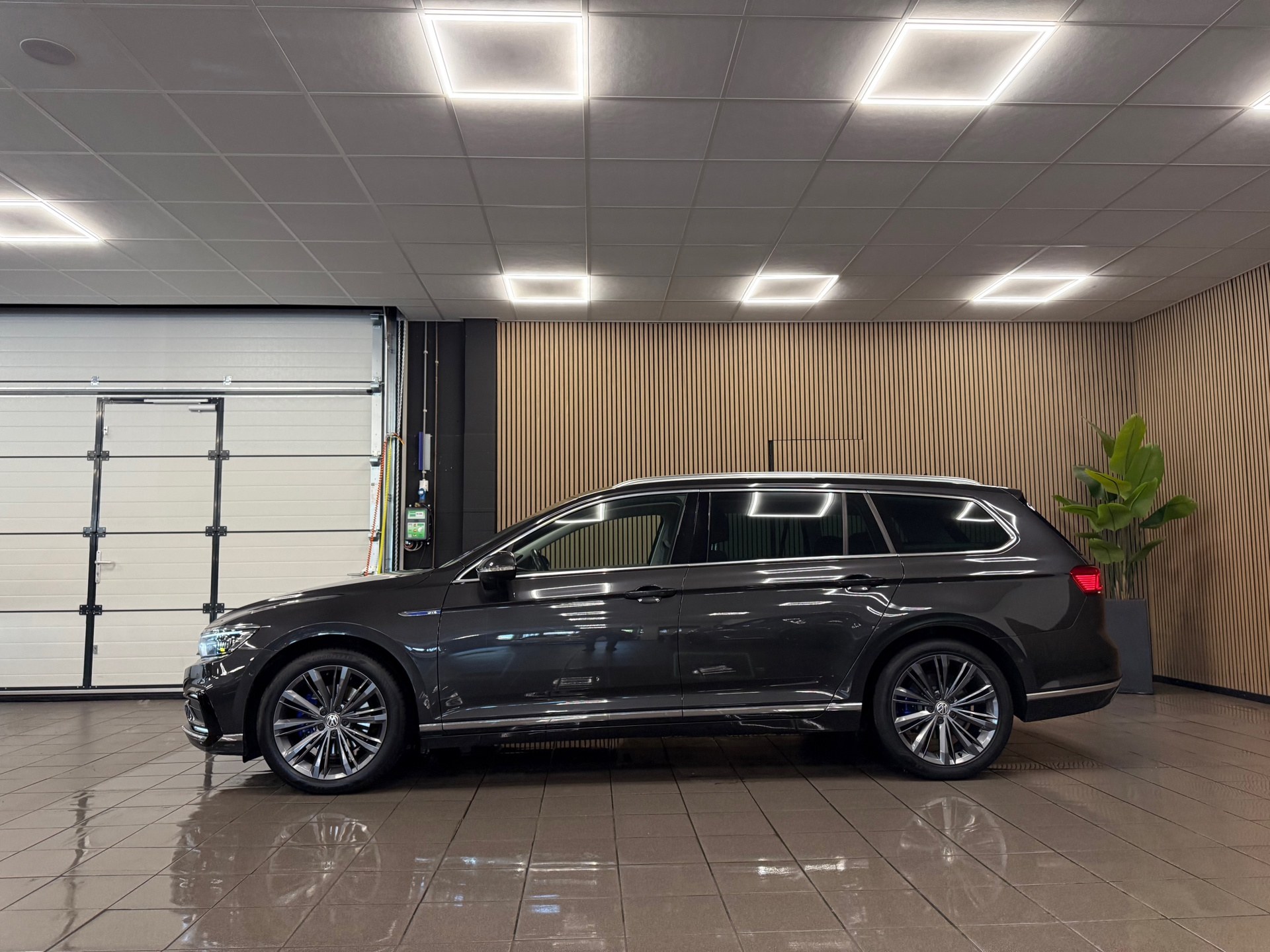 https://www.autokooy.nl//xml/images/54425358-2.JPG