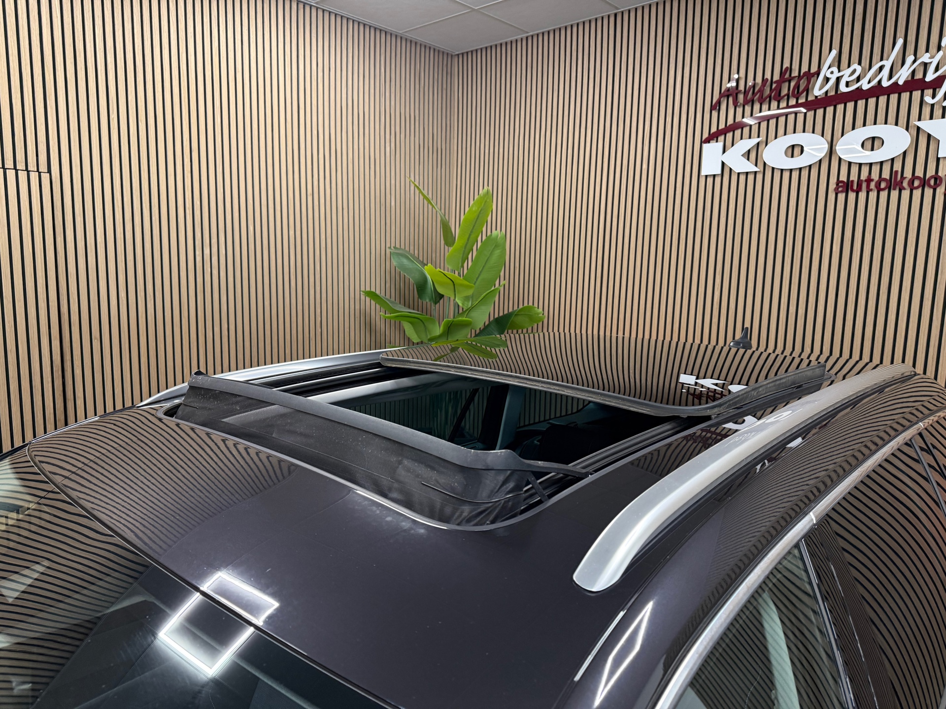 https://www.autokooy.nl//xml/images/54425358-23.JPG