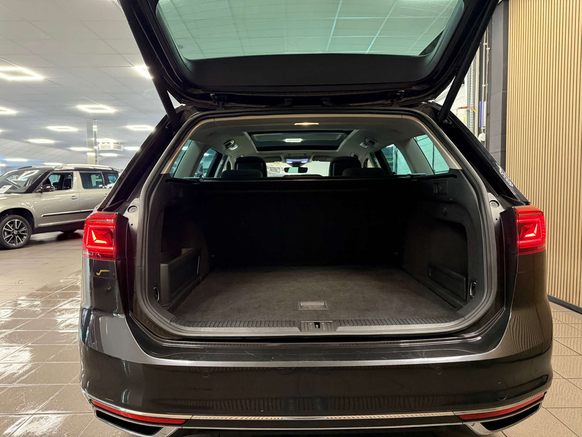 https://www.autokooy.nl//xml/images/54425358-5.JPG