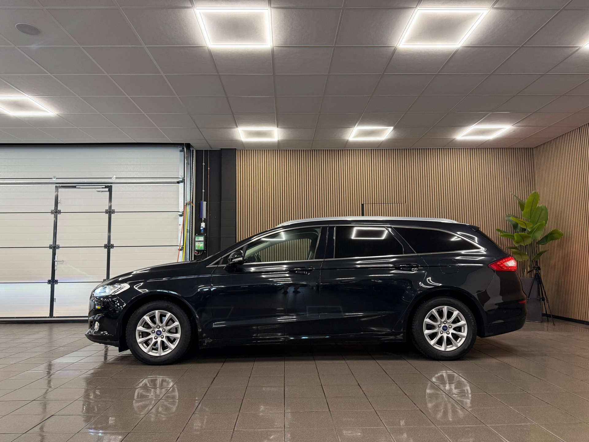 https://www.autokooy.nl//xml/images/54525324-2.JPG