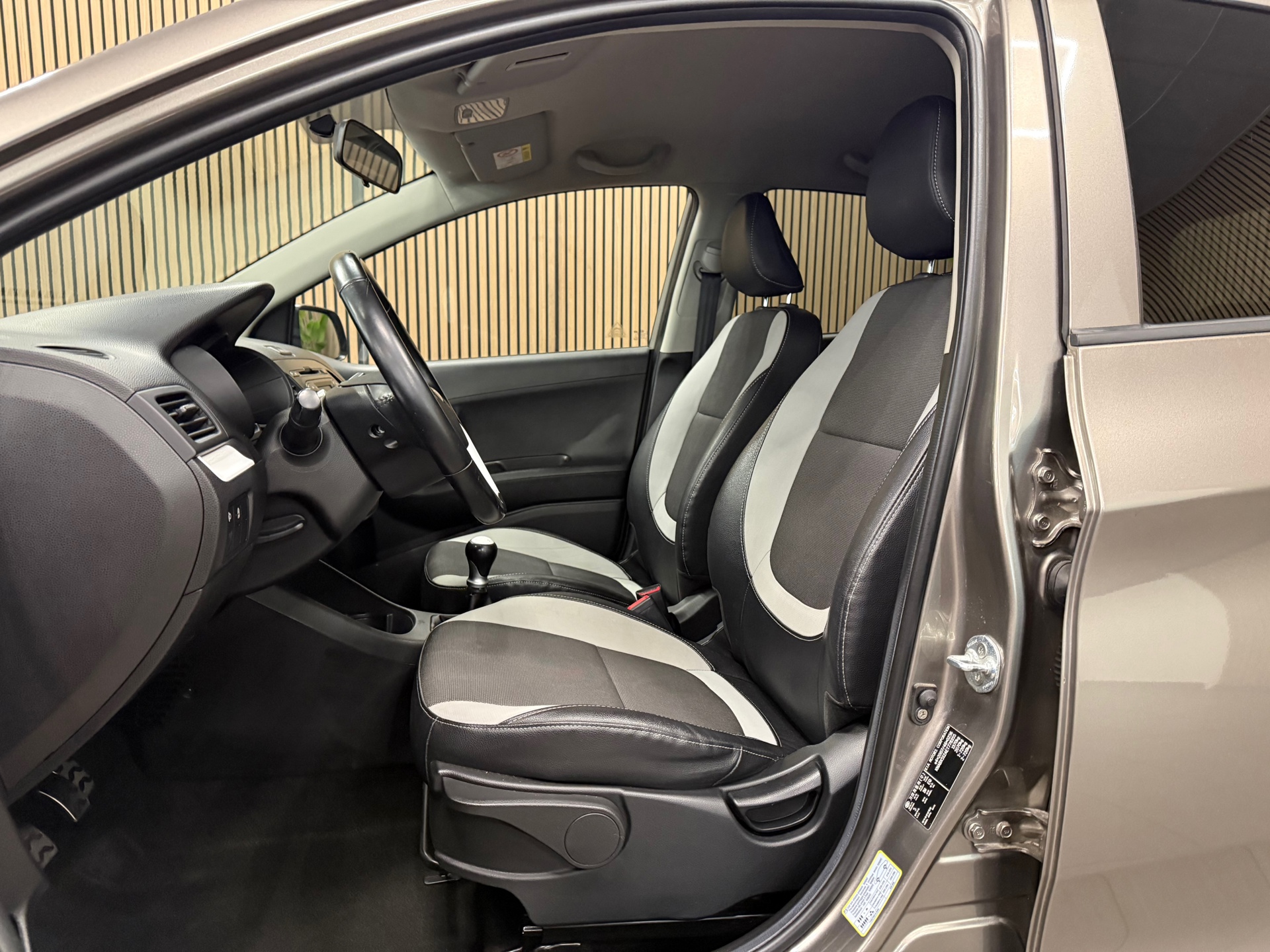 https://www.autokooy.nl//xml/images/54555035-11.JPG