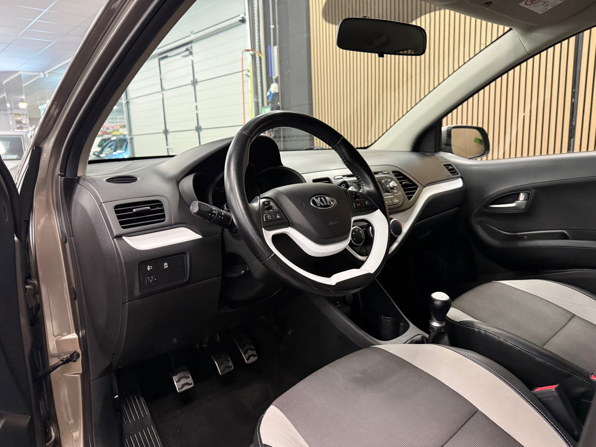 https://www.autokooy.nl//xml/images/54555035-12.JPG