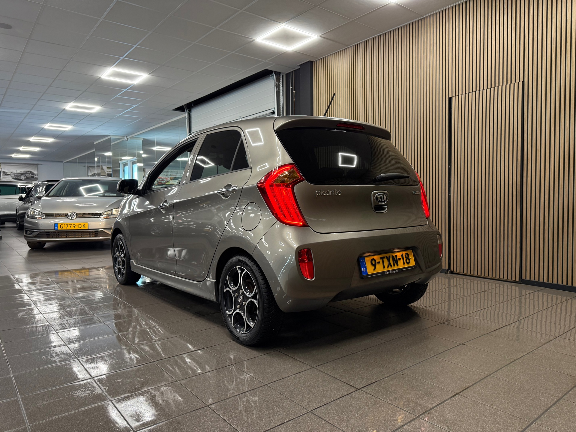 https://www.autokooy.nl//xml/images/54555035-3.JPG