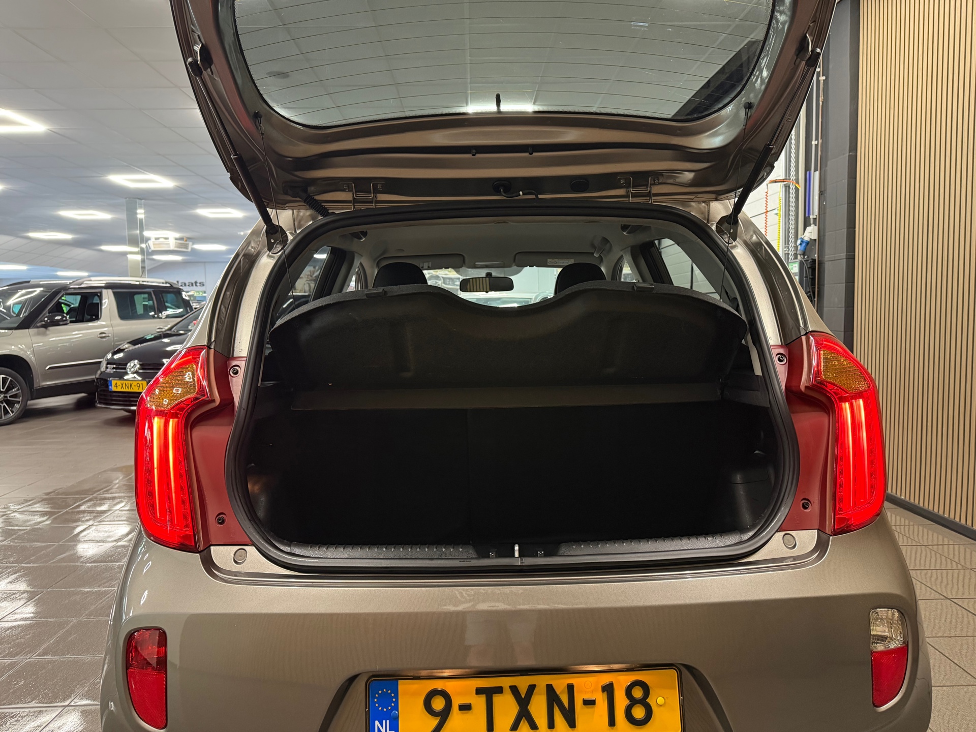 https://www.autokooy.nl//xml/images/54555035-5.JPG