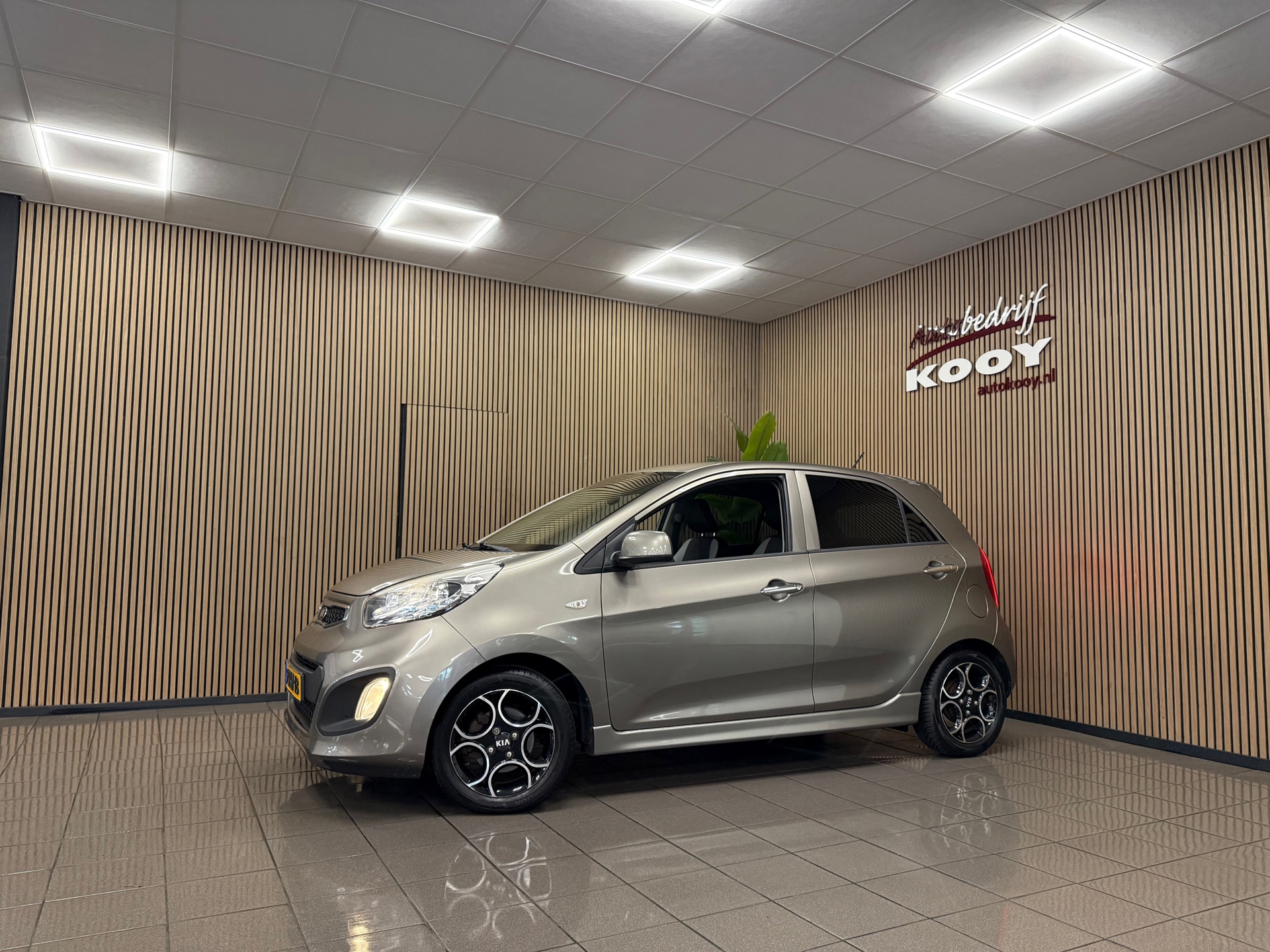 https://www.autokooy.nl//xml/images/54555035-9.JPG