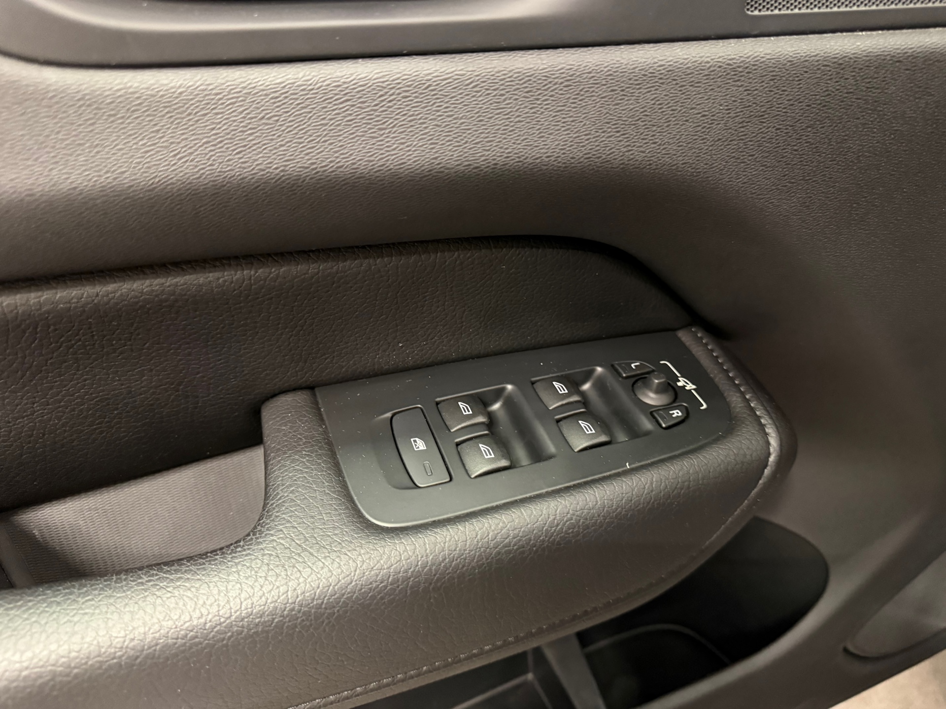 https://www.autokooy.nl//xml/images/54555089-13.JPG