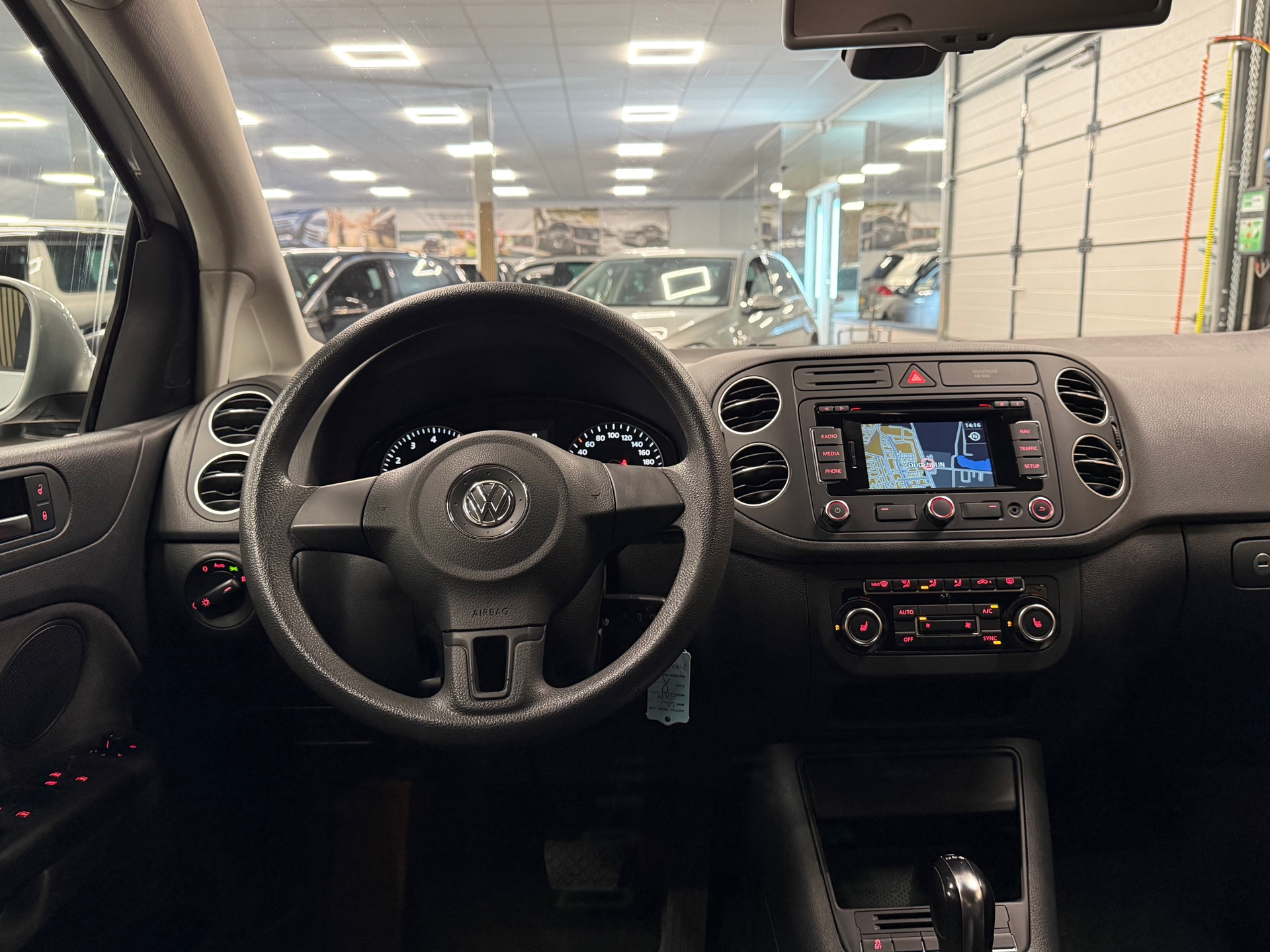 https://www.autokooy.nl//xml/images/54576735-22.JPG