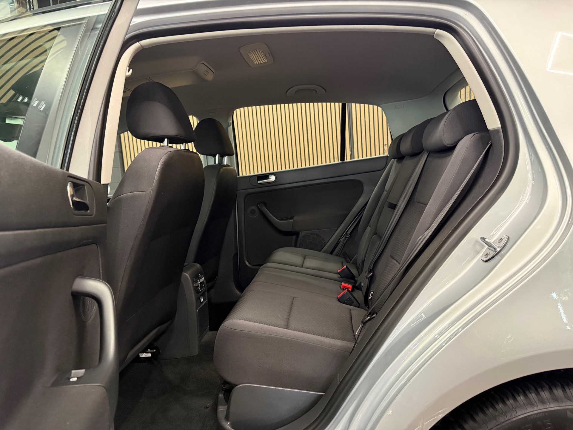 https://www.autokooy.nl//xml/images/54576735-23.JPG