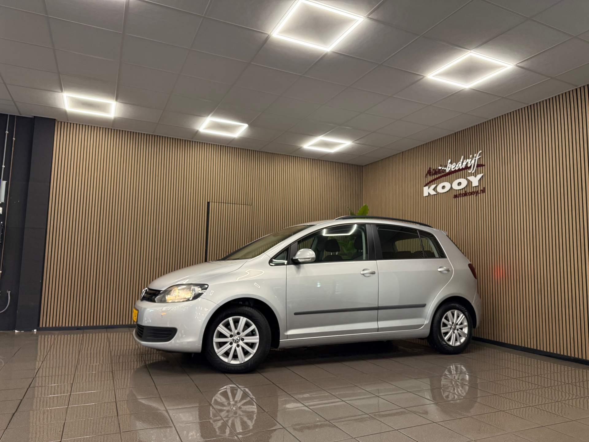 https://www.autokooy.nl//xml/images/54576735-9.JPG
